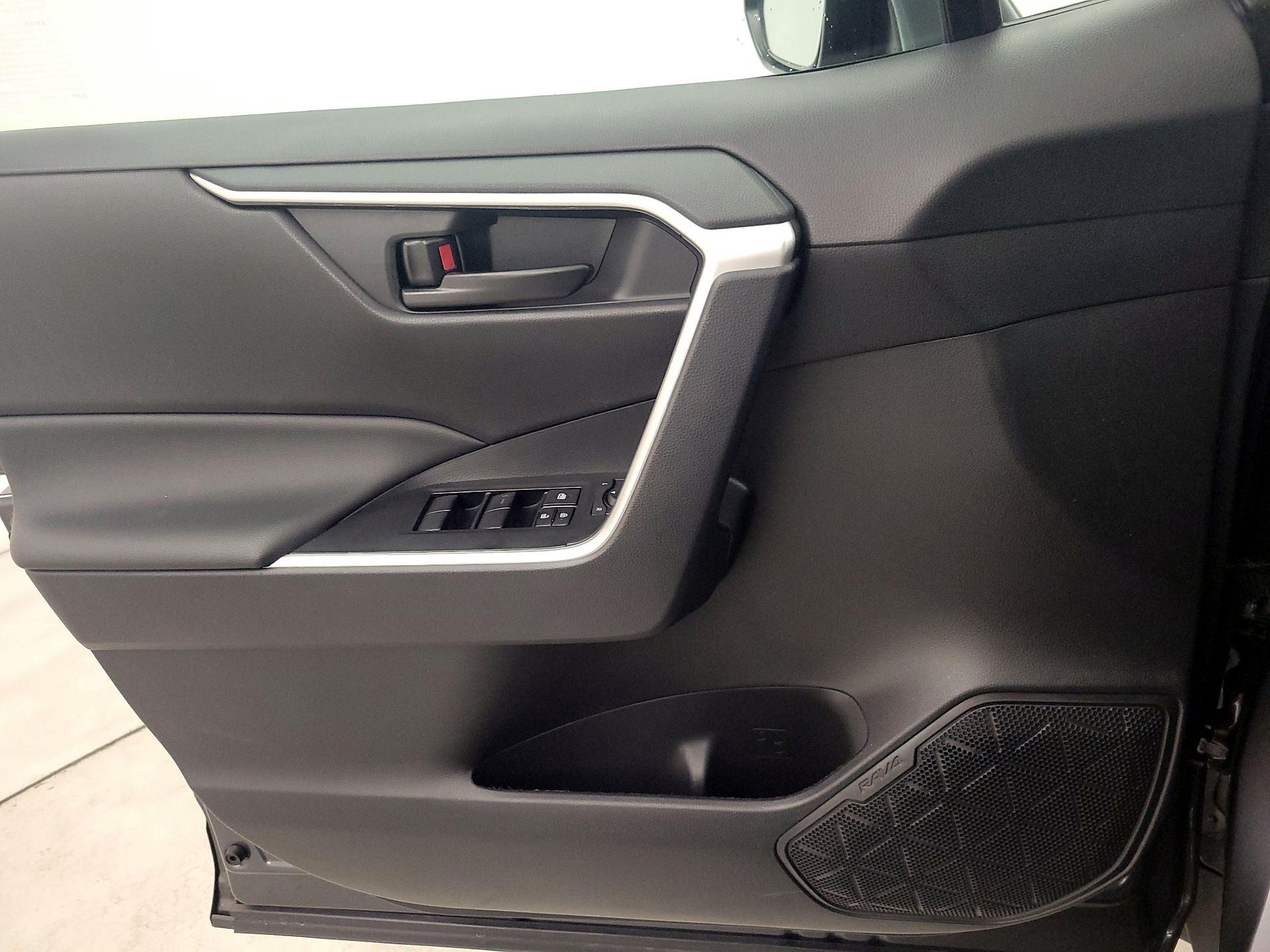 Thumbnail: 2025 Toyota RAV4 - 12