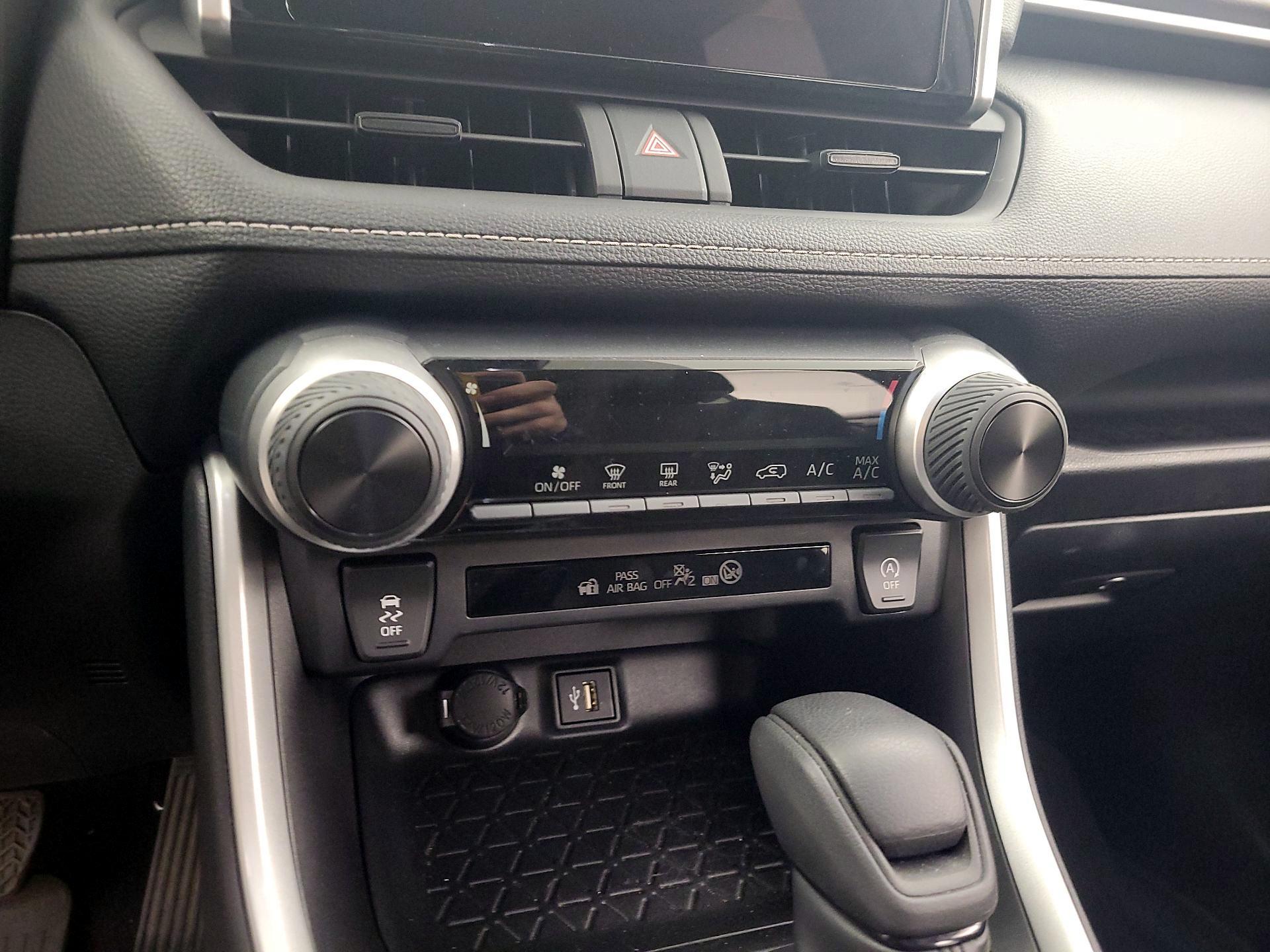 Thumbnail: 2025 Toyota RAV4 - 16