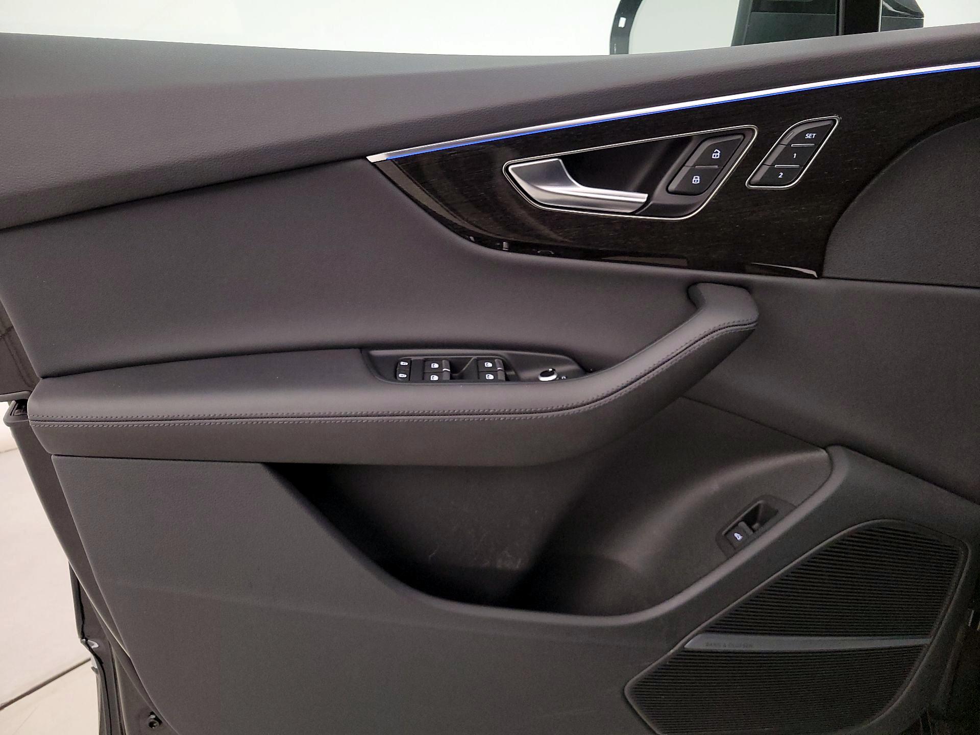 Thumbnail: 2023 Audi Q7 - 12