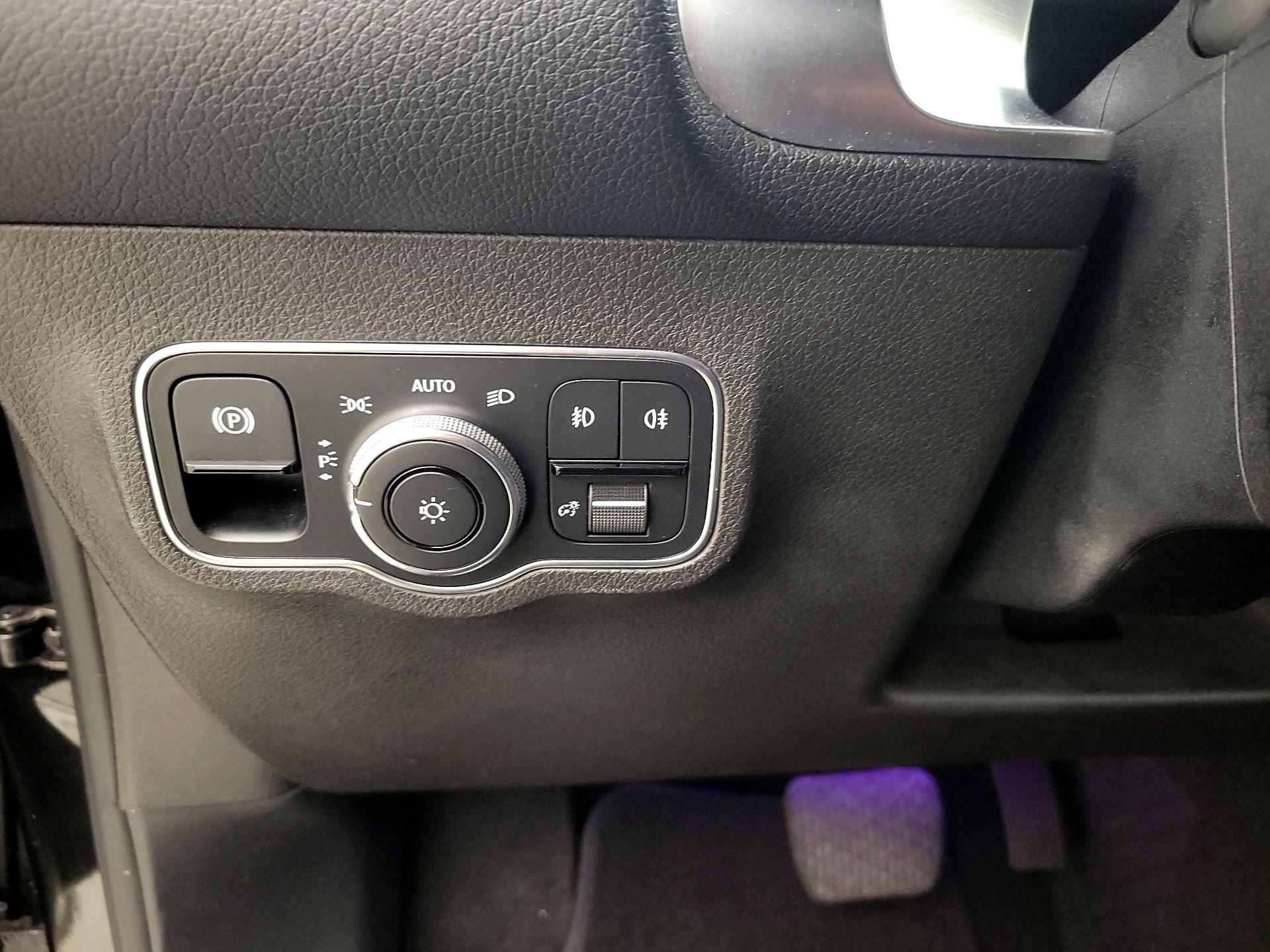 Thumbnail: 2020 Mercedes-Benz GLB - 13