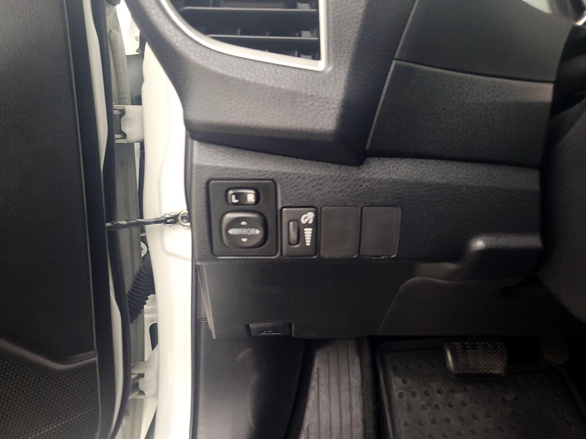 Thumbnail: 2014 Toyota Corolla - 13