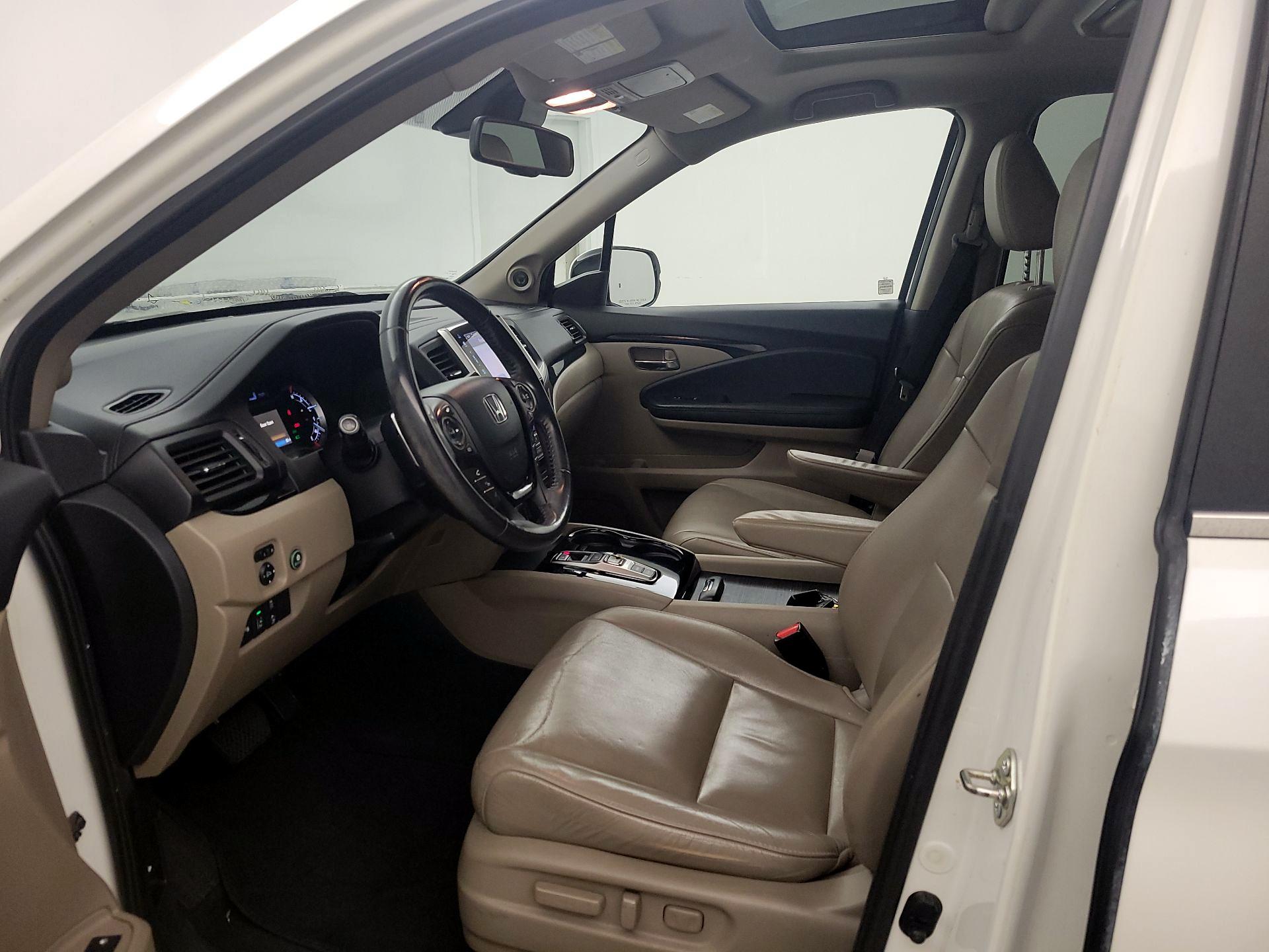 Thumbnail: 2017 Honda Pilot - 11