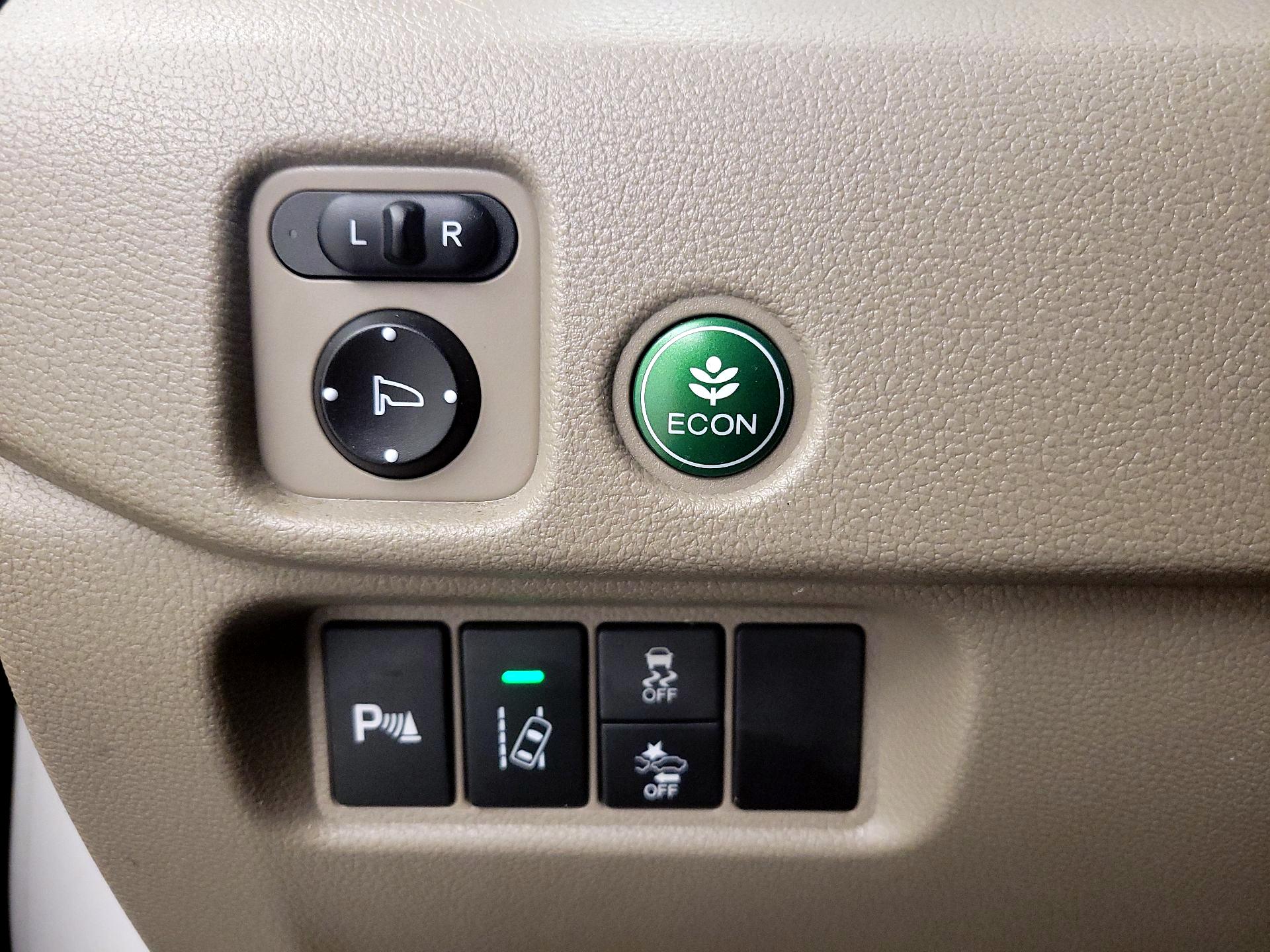 Thumbnail: 2017 Honda Pilot - 13