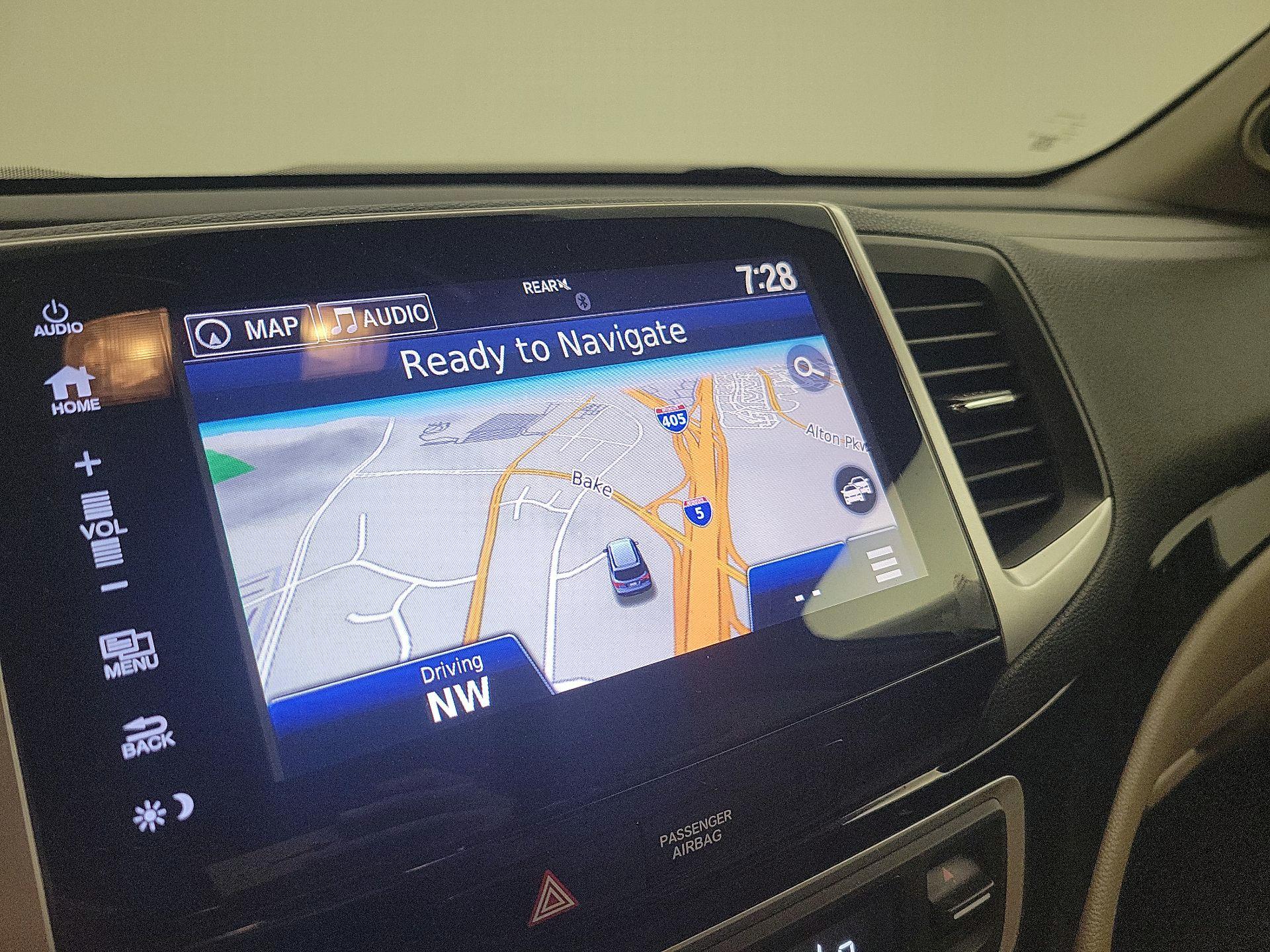 Thumbnail: 2017 Honda Pilot - 14