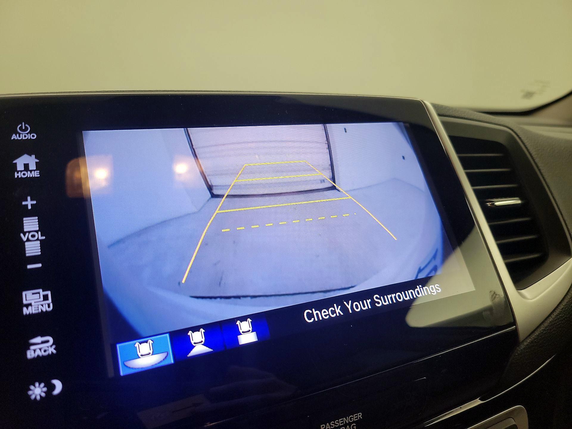 Thumbnail: 2017 Honda Pilot - 15