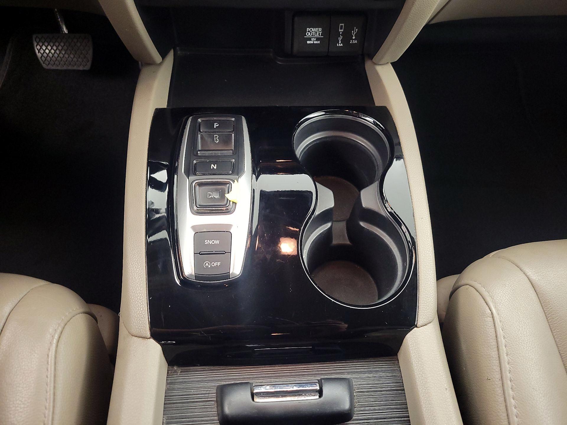 Thumbnail: 2017 Honda Pilot - 18