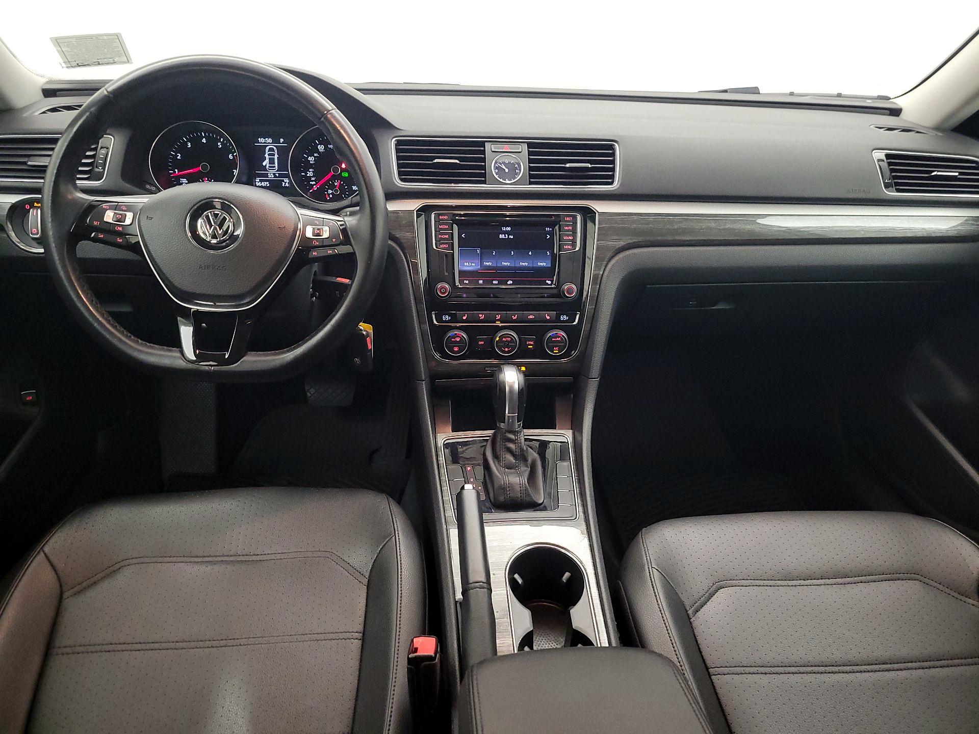 Thumbnail: 2016 Volkswagen Passat - 9