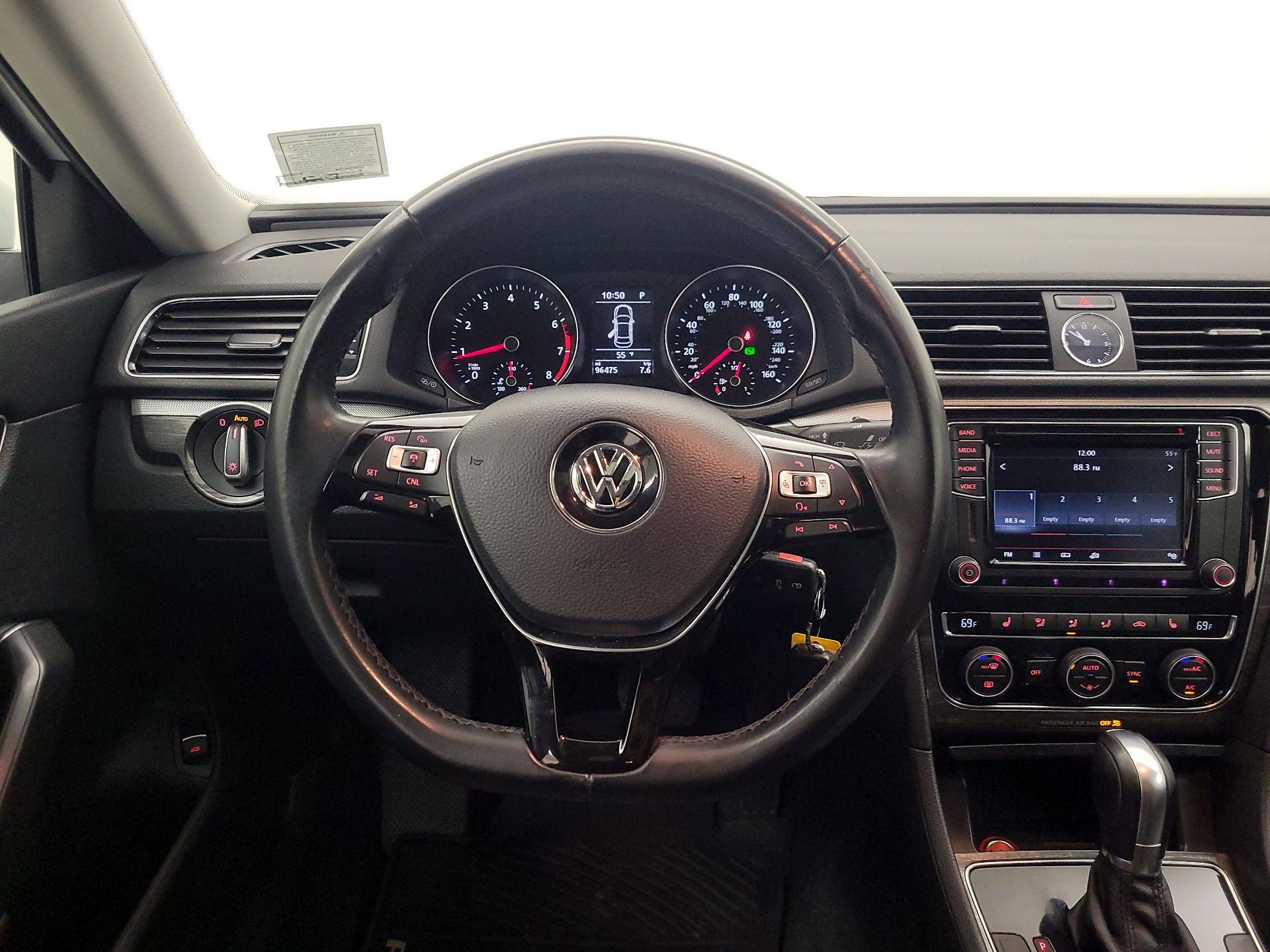 Thumbnail: 2016 Volkswagen Passat - 10