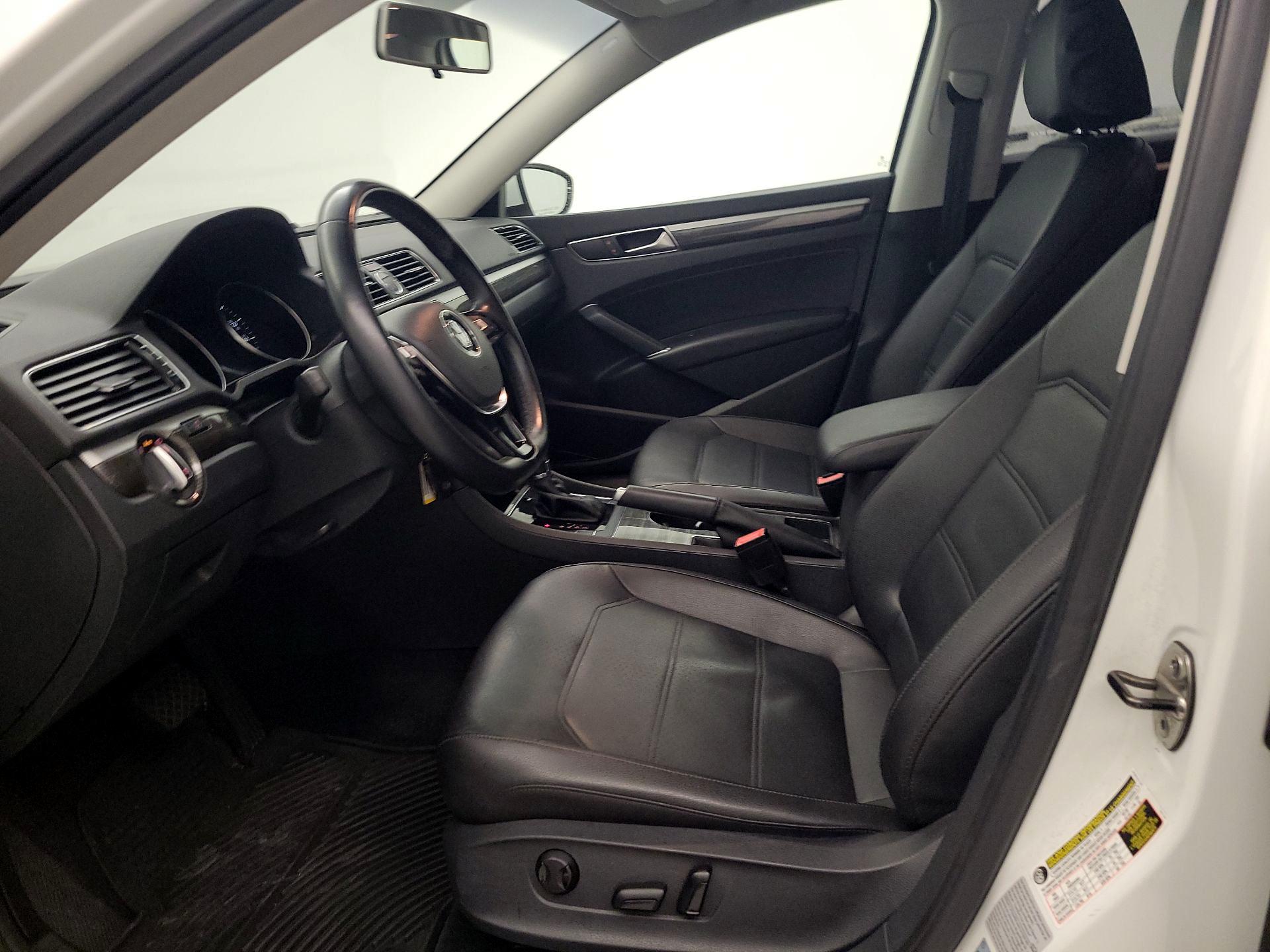 Thumbnail: 2016 Volkswagen Passat - 11