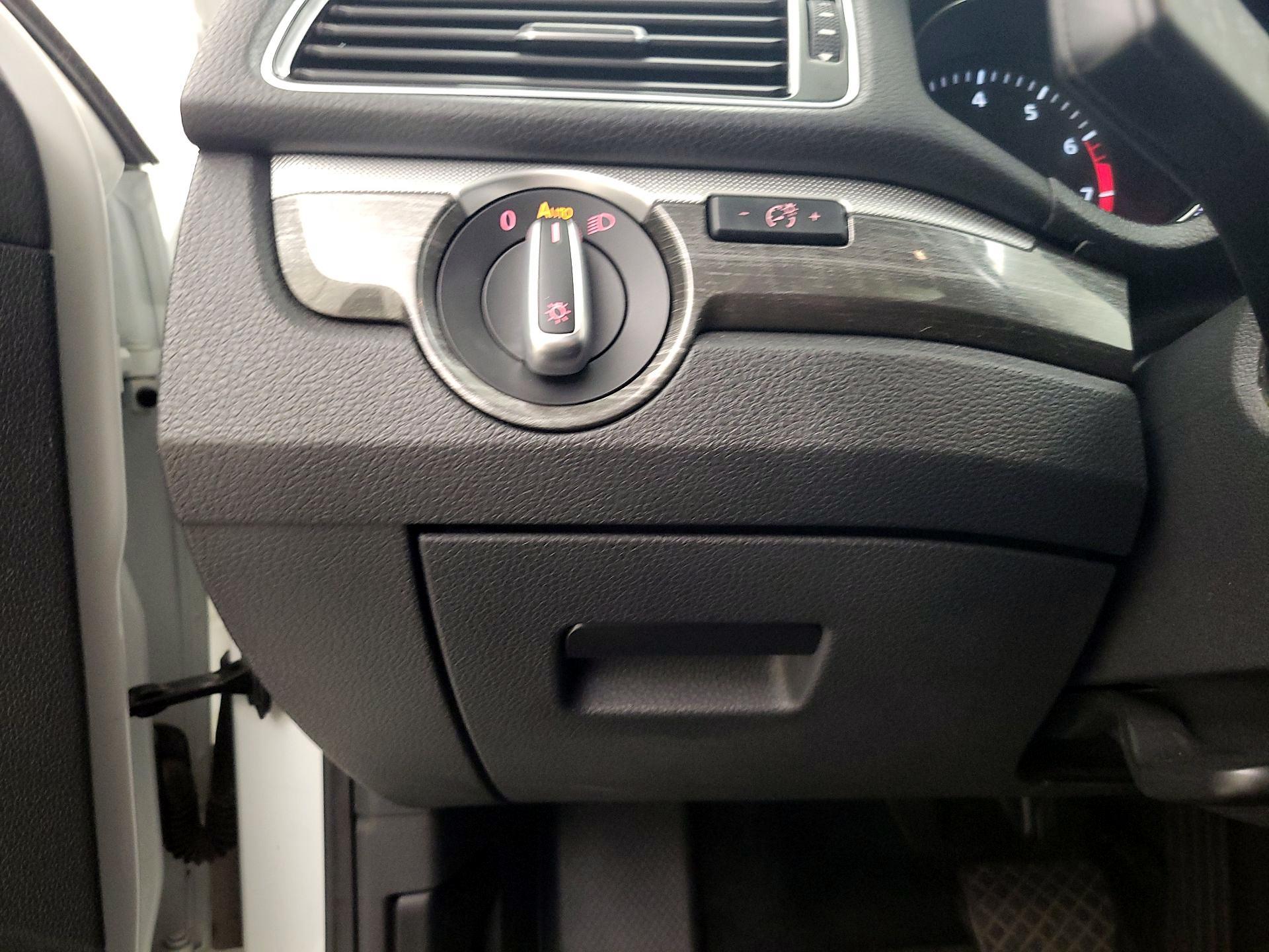 Thumbnail: 2016 Volkswagen Passat - 13