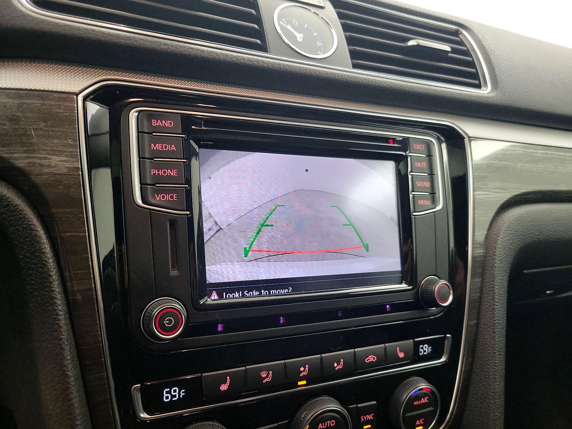 Thumbnail: 2016 Volkswagen Passat - 14