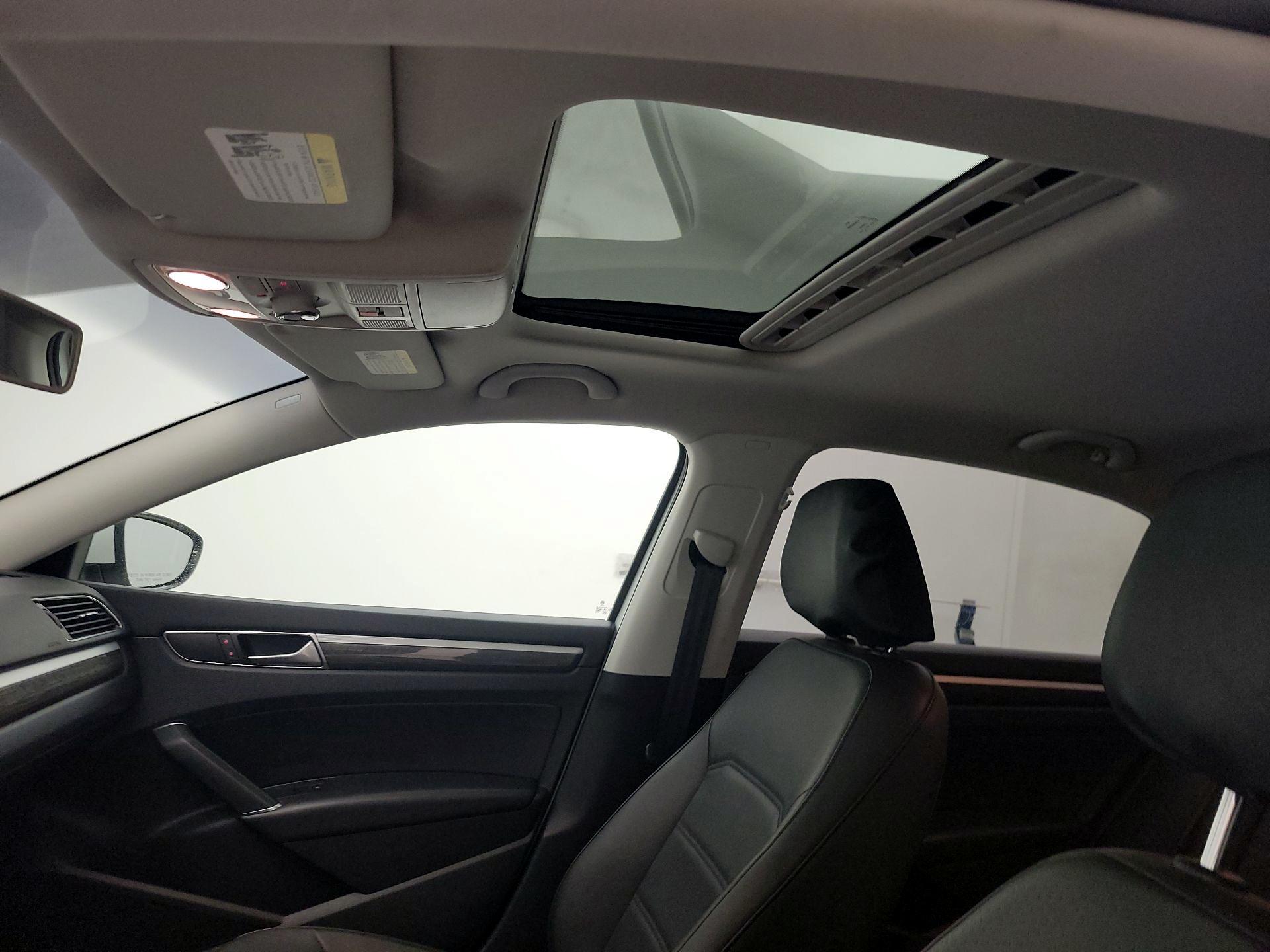 Thumbnail: 2016 Volkswagen Passat - 19