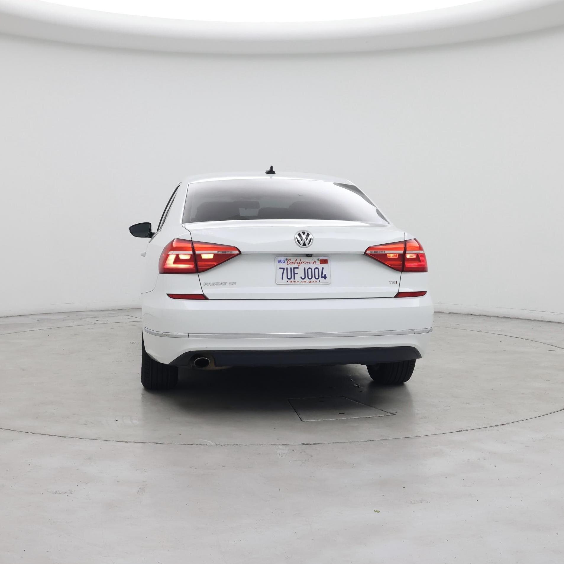 Thumbnail: 2016 Volkswagen Passat - 6