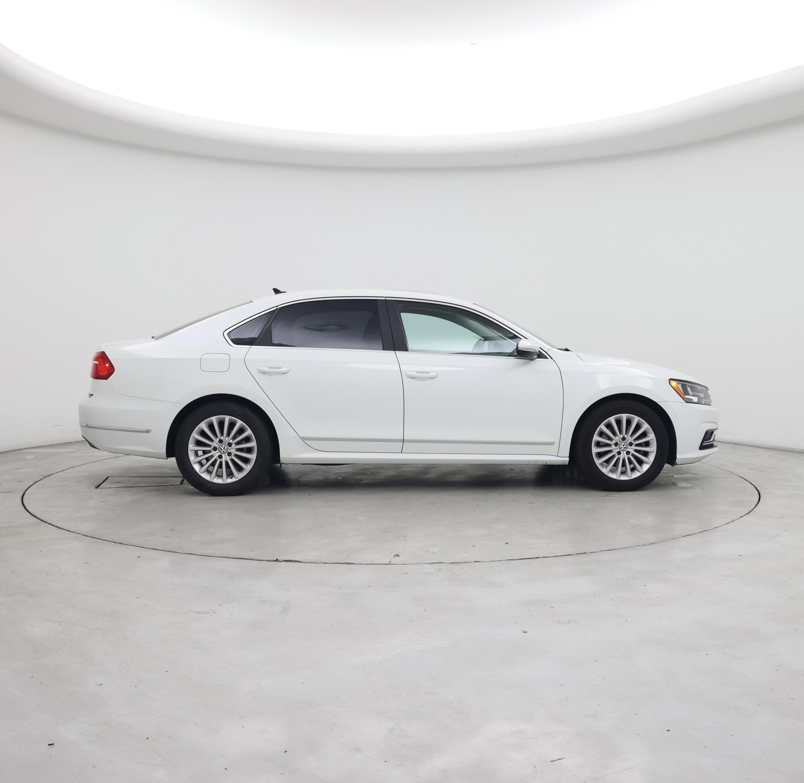 Thumbnail: 2016 Volkswagen Passat - 7