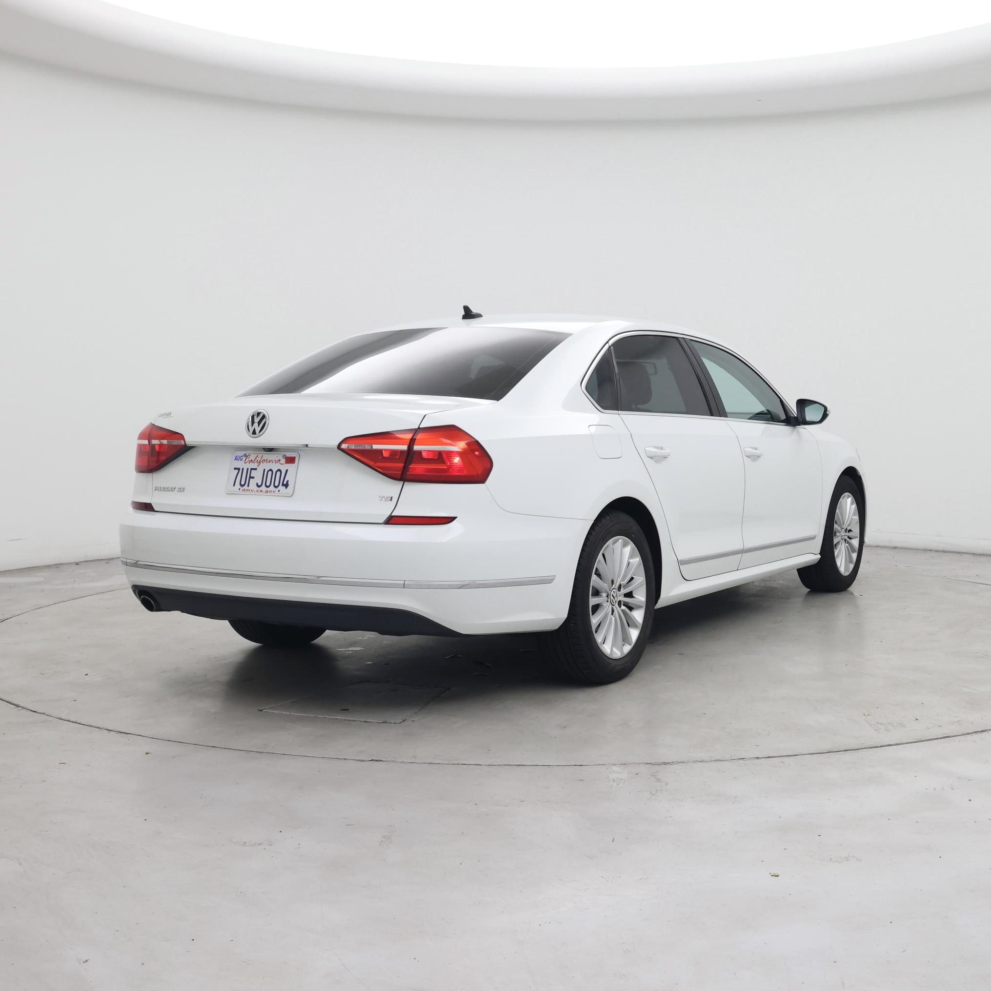 Thumbnail: 2016 Volkswagen Passat - 8