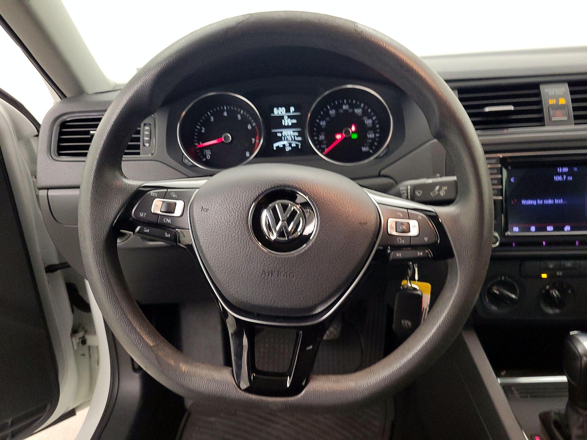 Thumbnail: 2016 Volkswagen Jetta - 10