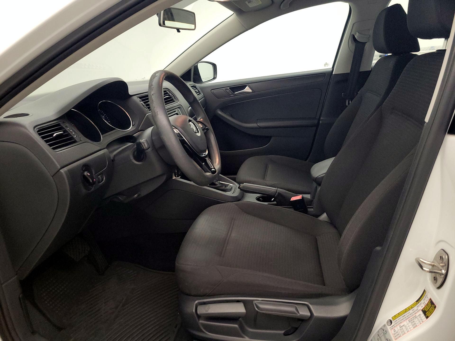 Thumbnail: 2016 Volkswagen Jetta - 11