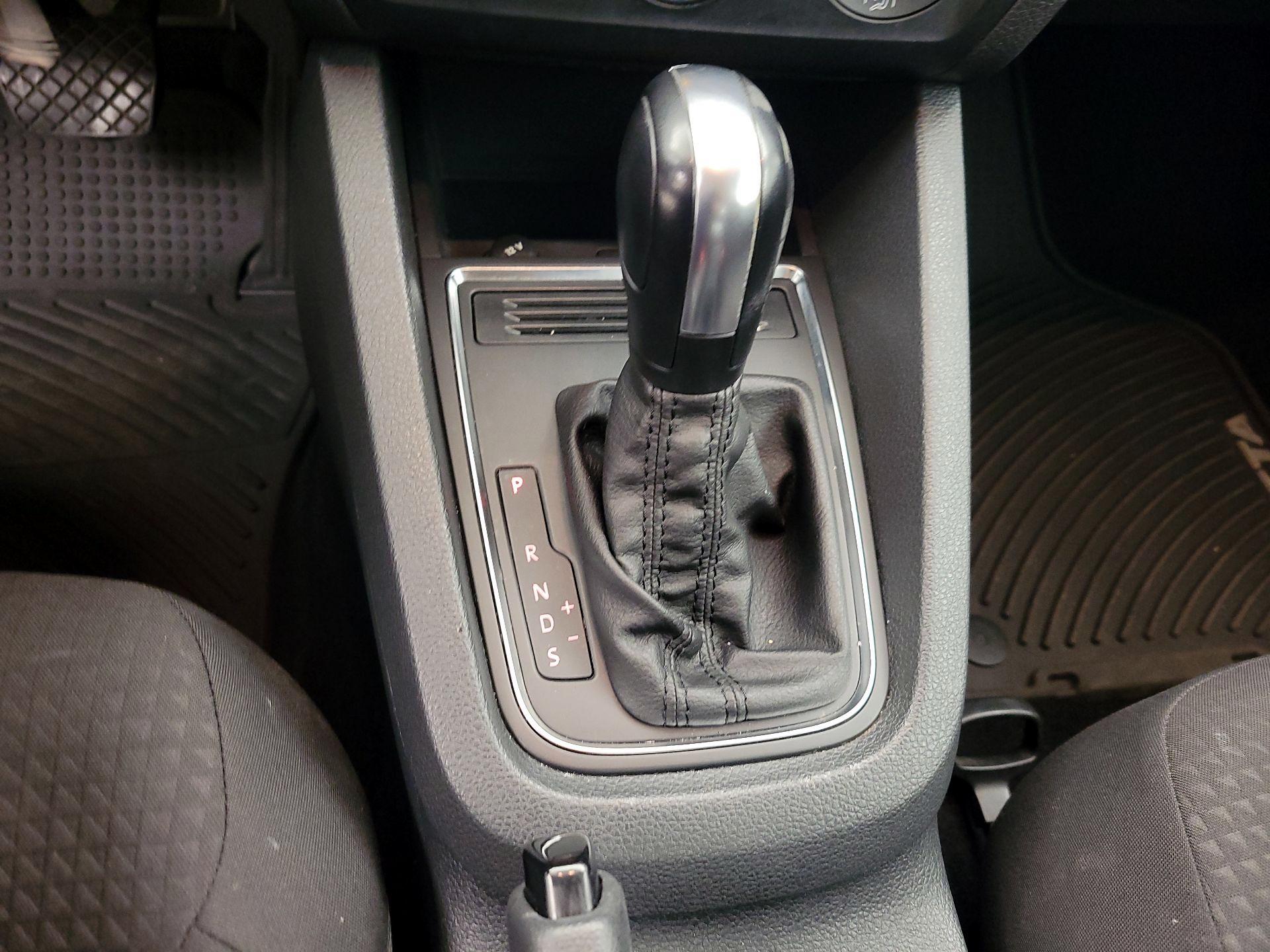 Thumbnail: 2016 Volkswagen Jetta - 17