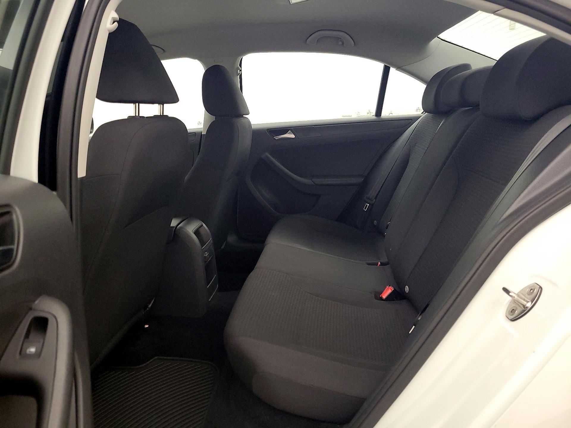 Thumbnail: 2016 Volkswagen Jetta - 19