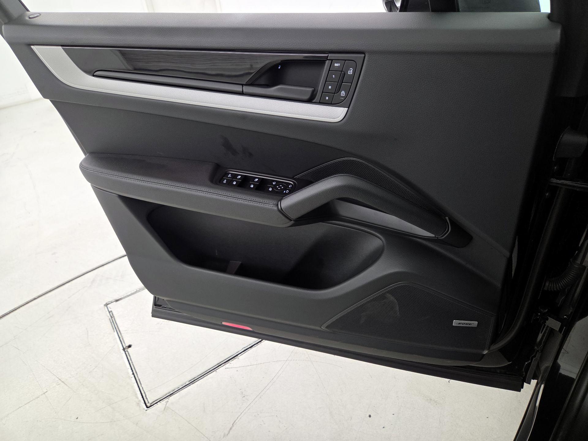 Thumbnail: 2025 Porsche Cayenne - 12