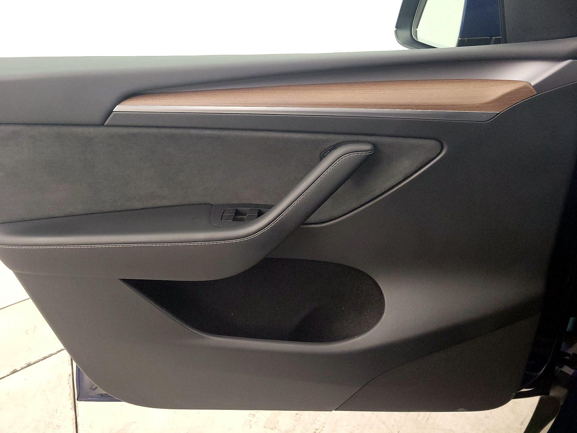 Thumbnail: 2023 Tesla Model Y - 12