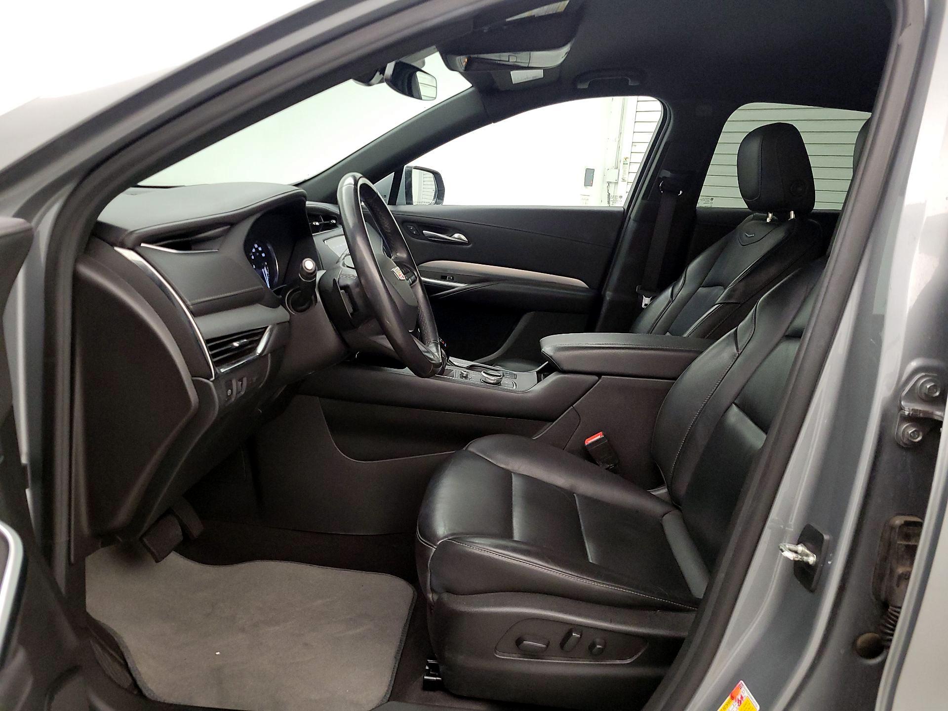 Thumbnail: 2023 Cadillac XT4 - 11