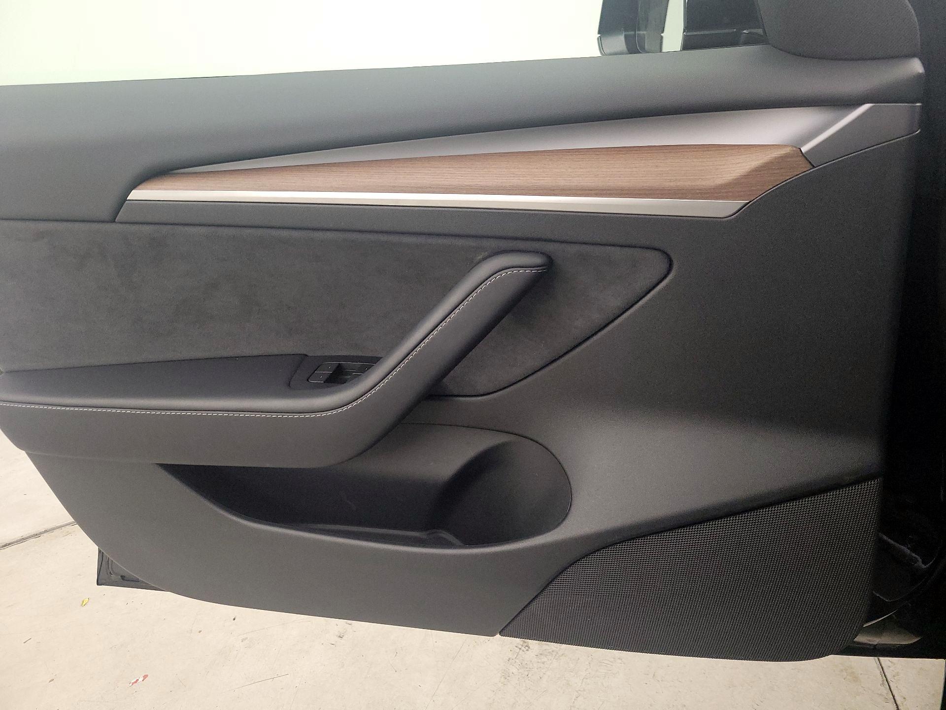 Thumbnail: 2023 Tesla Model 3 - 12