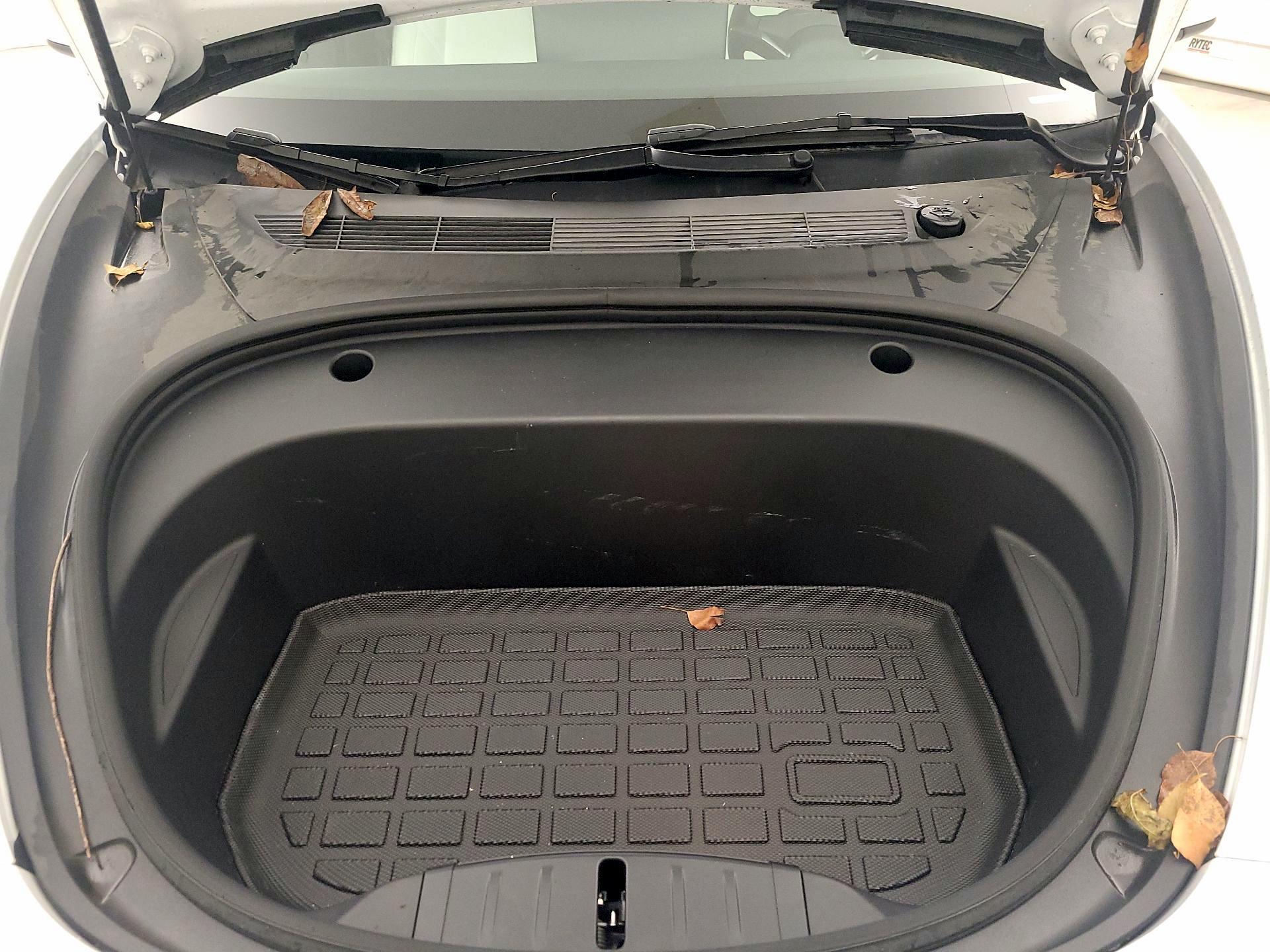 Thumbnail: 2023 Tesla Model 3 - 19