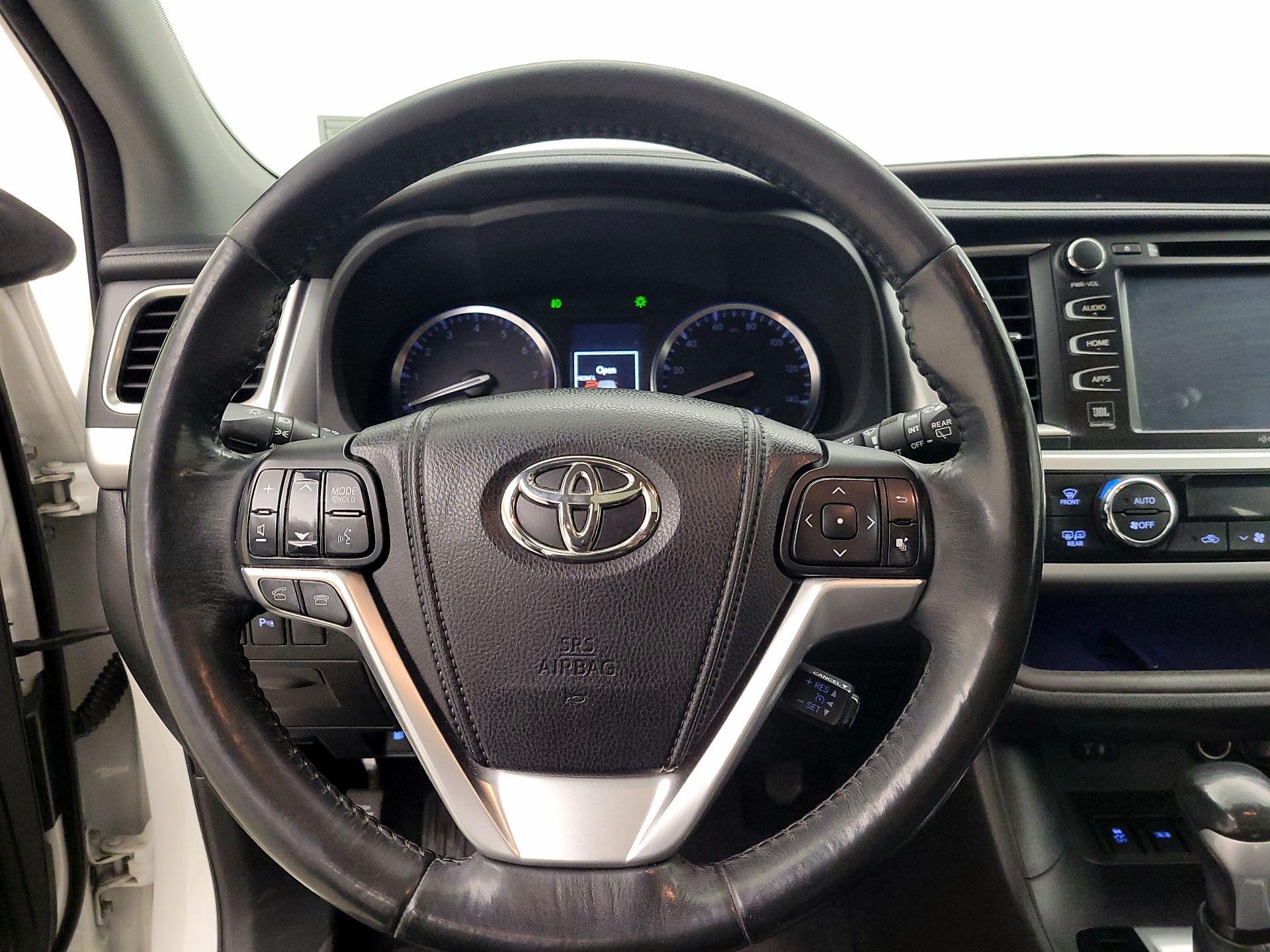 Thumbnail: 2015 Toyota Highlander - 10