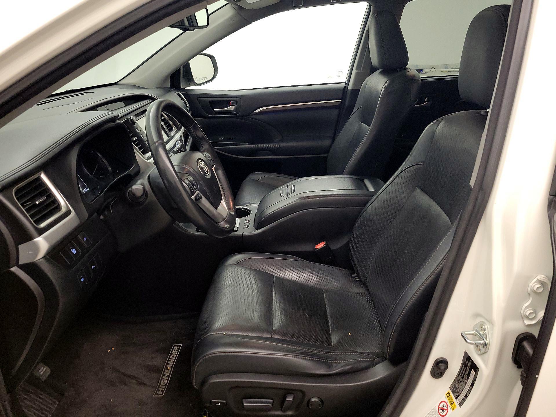 Thumbnail: 2015 Toyota Highlander - 11