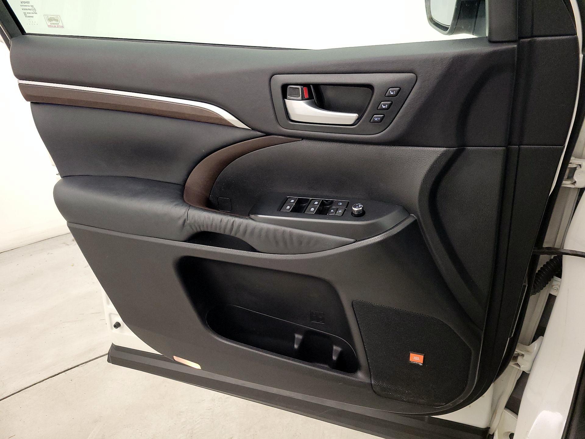 Thumbnail: 2015 Toyota Highlander - 12