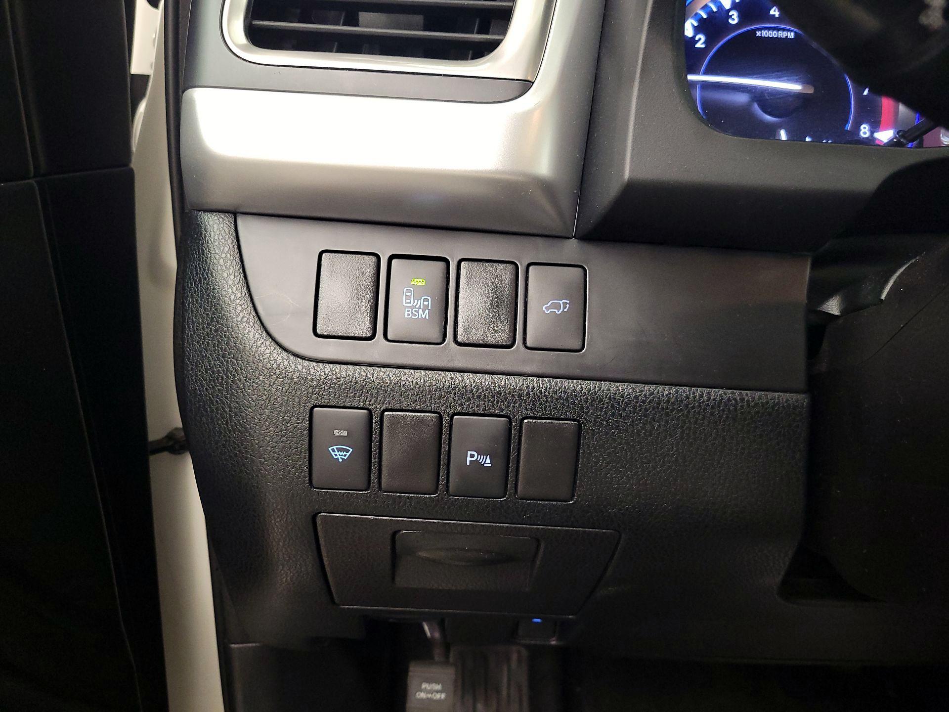 Thumbnail: 2015 Toyota Highlander - 13