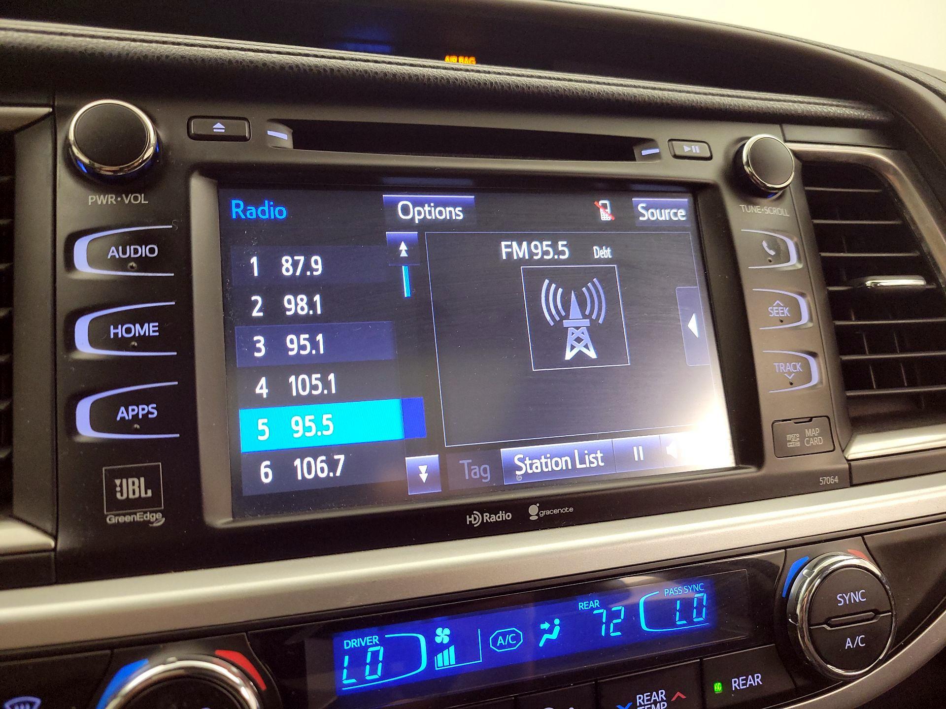 Thumbnail: 2015 Toyota Highlander - 15