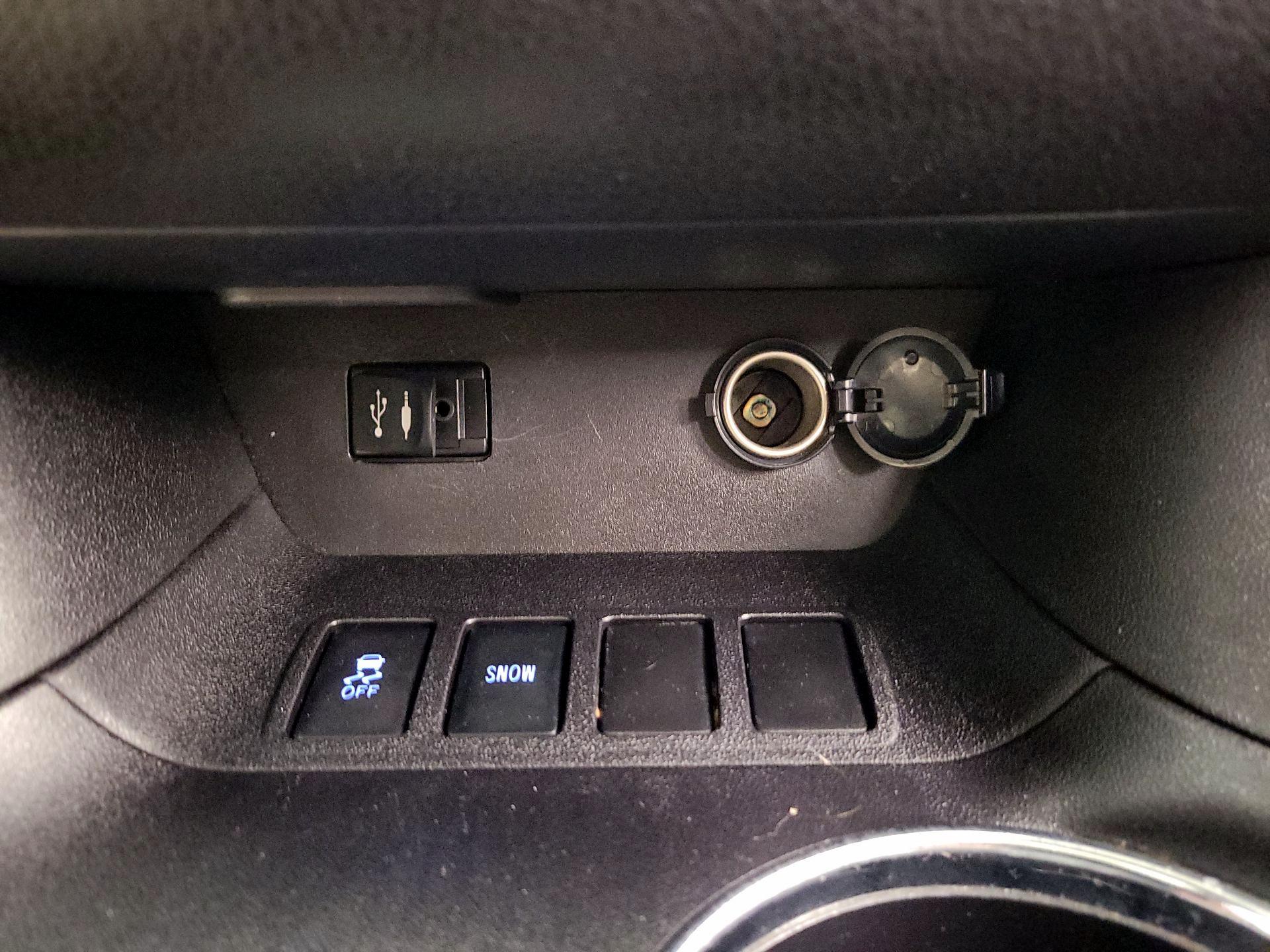 Thumbnail: 2015 Toyota Highlander - 18