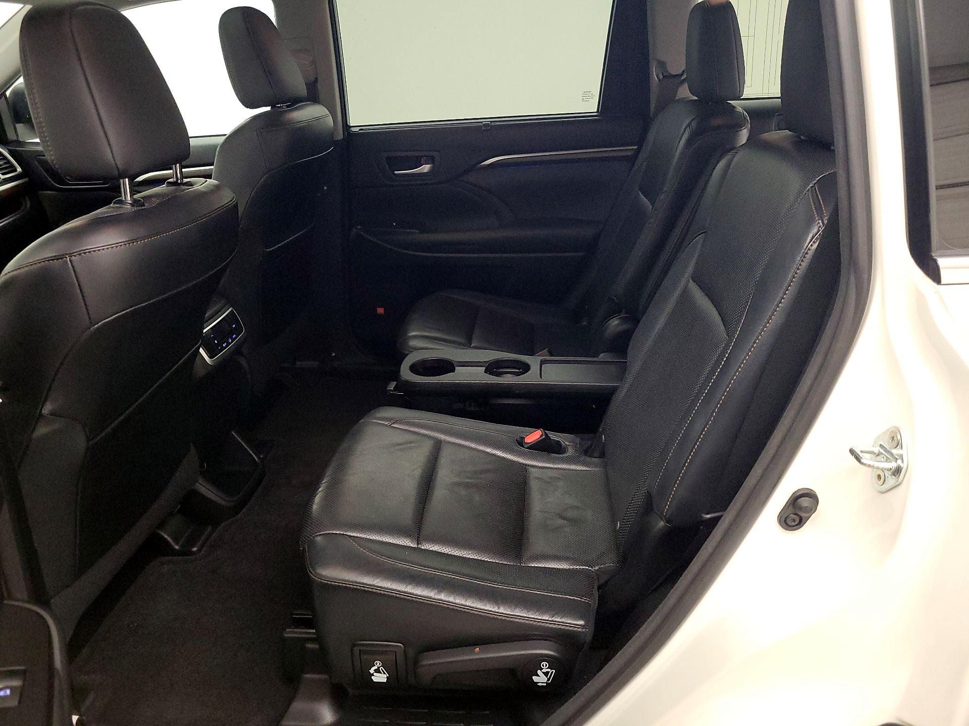 Thumbnail: 2015 Toyota Highlander - 20