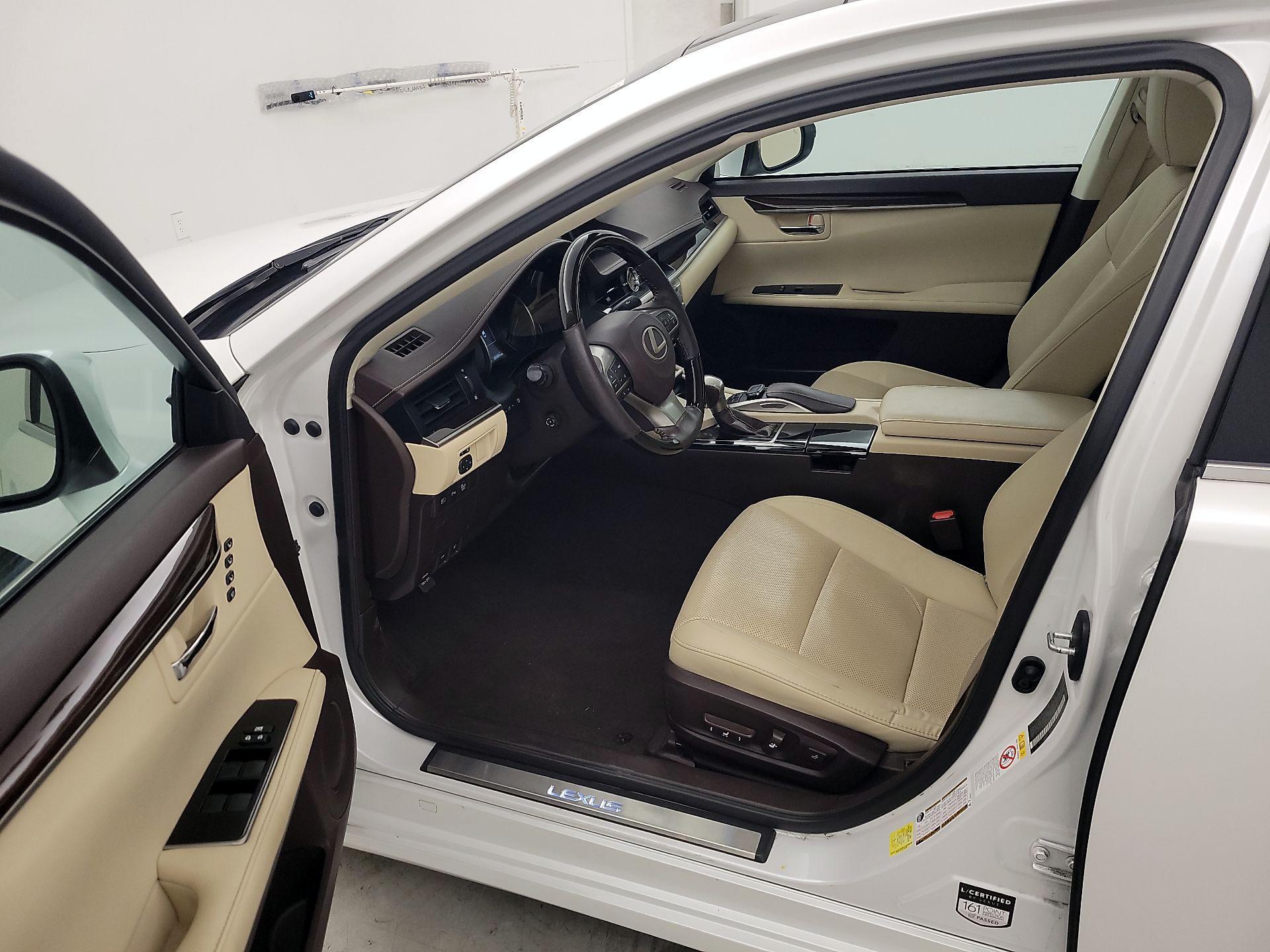 Thumbnail: 2018 Lexus ES - 11