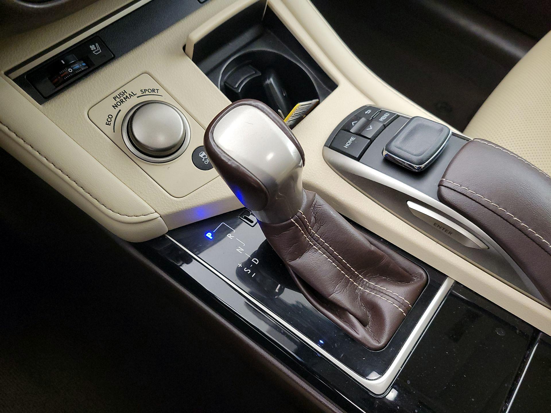 Thumbnail: 2018 Lexus ES - 18