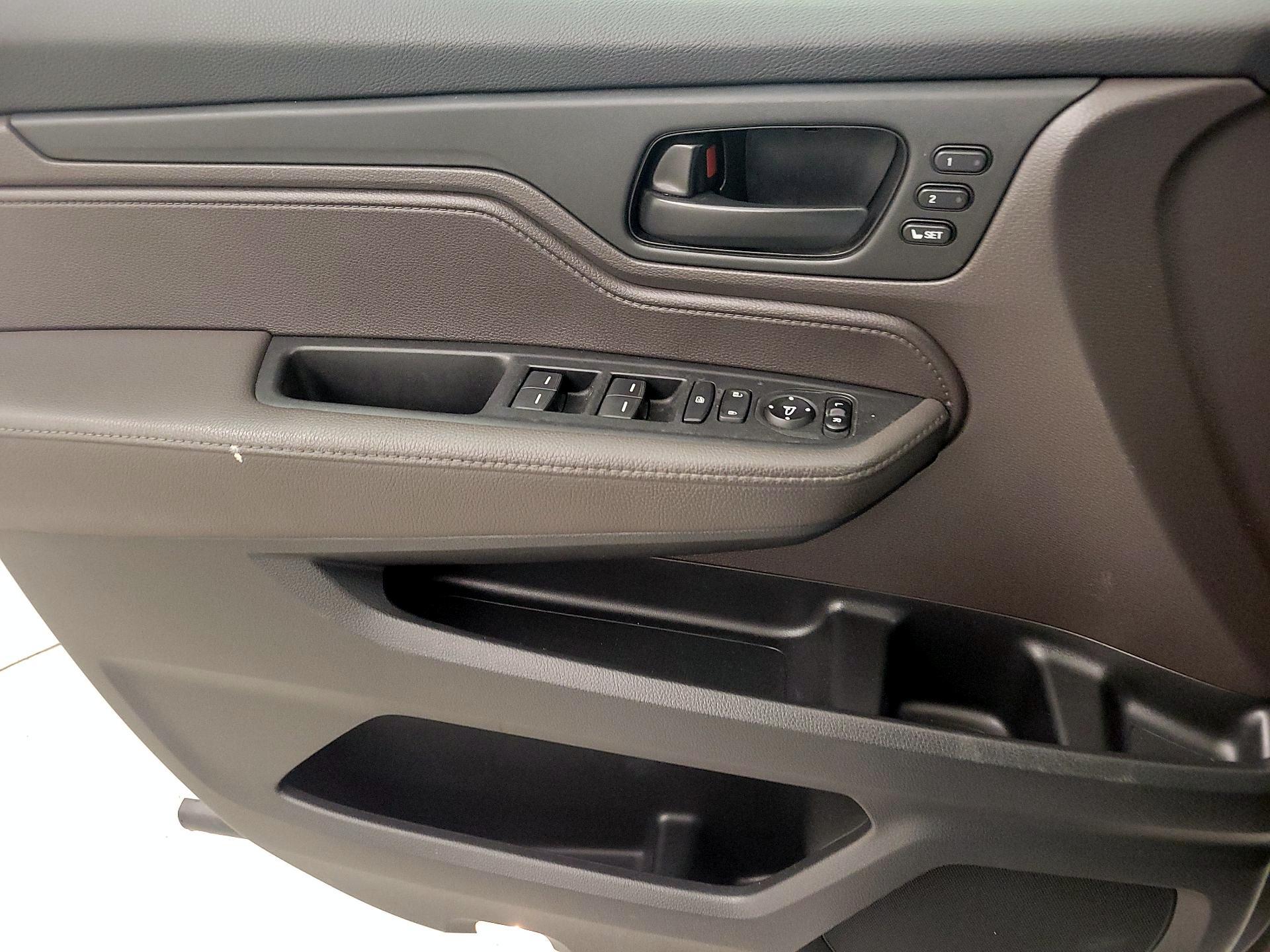 Thumbnail: 2019 Honda Odyssey - 12