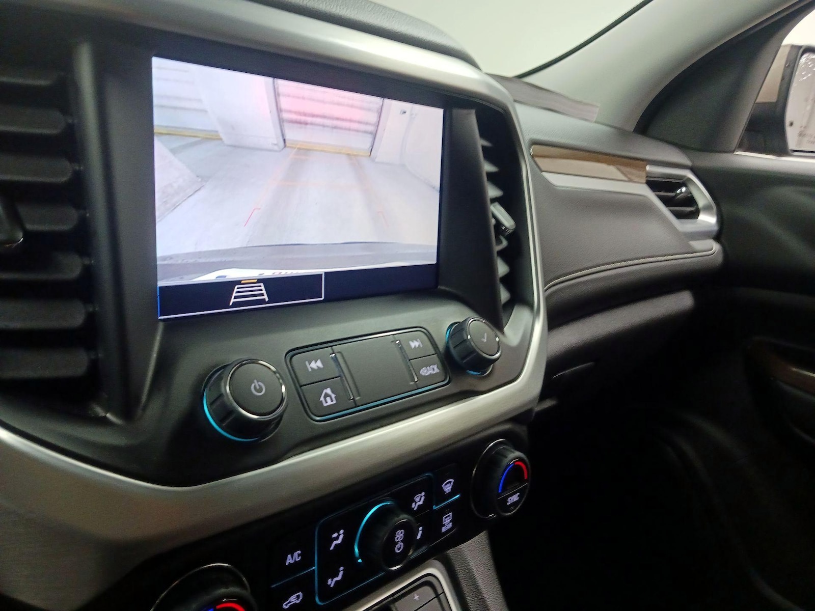 2023 GMC Acadia SLE - Photo 14
