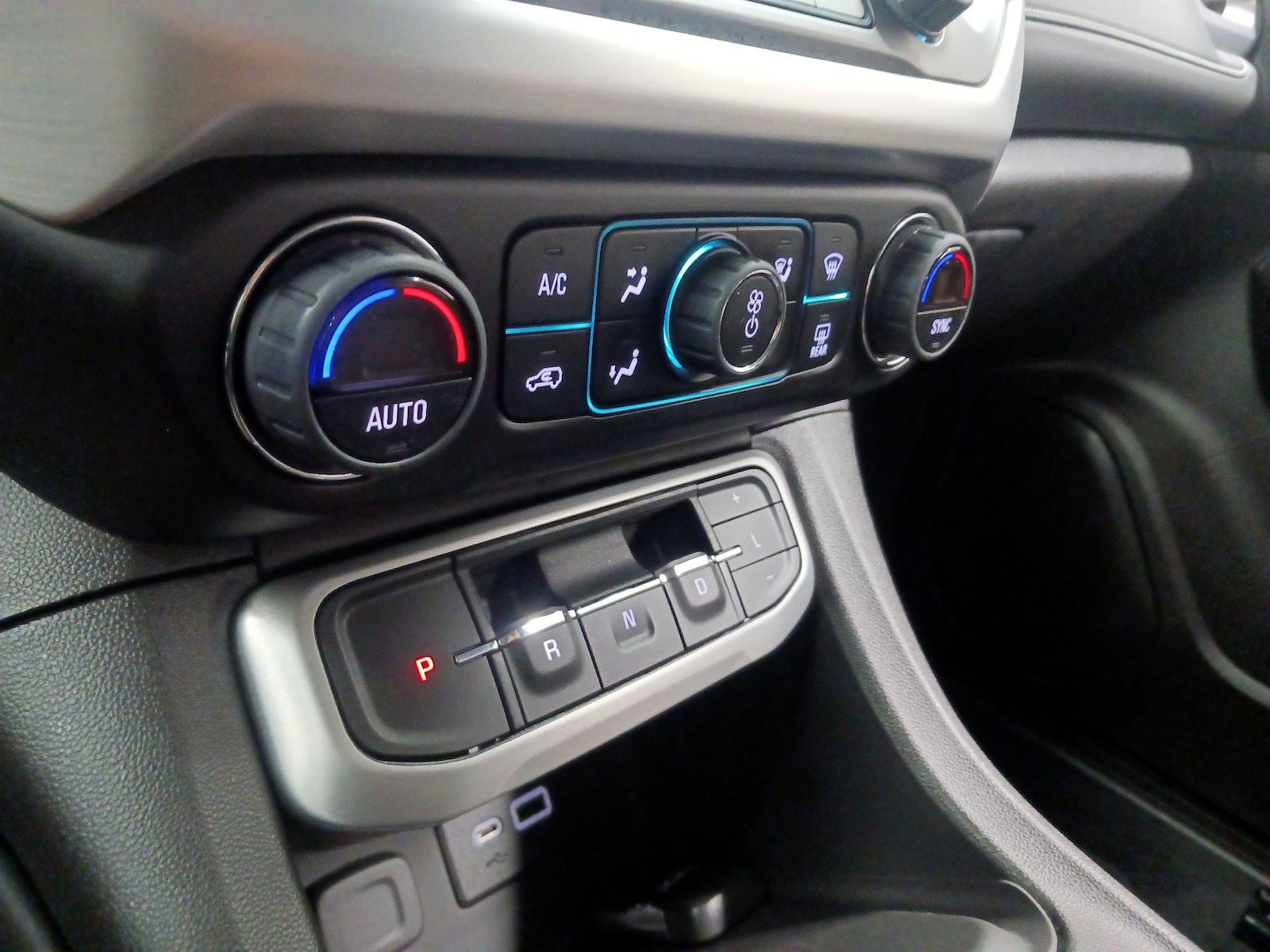 2023 GMC Acadia SLE - Photo 16