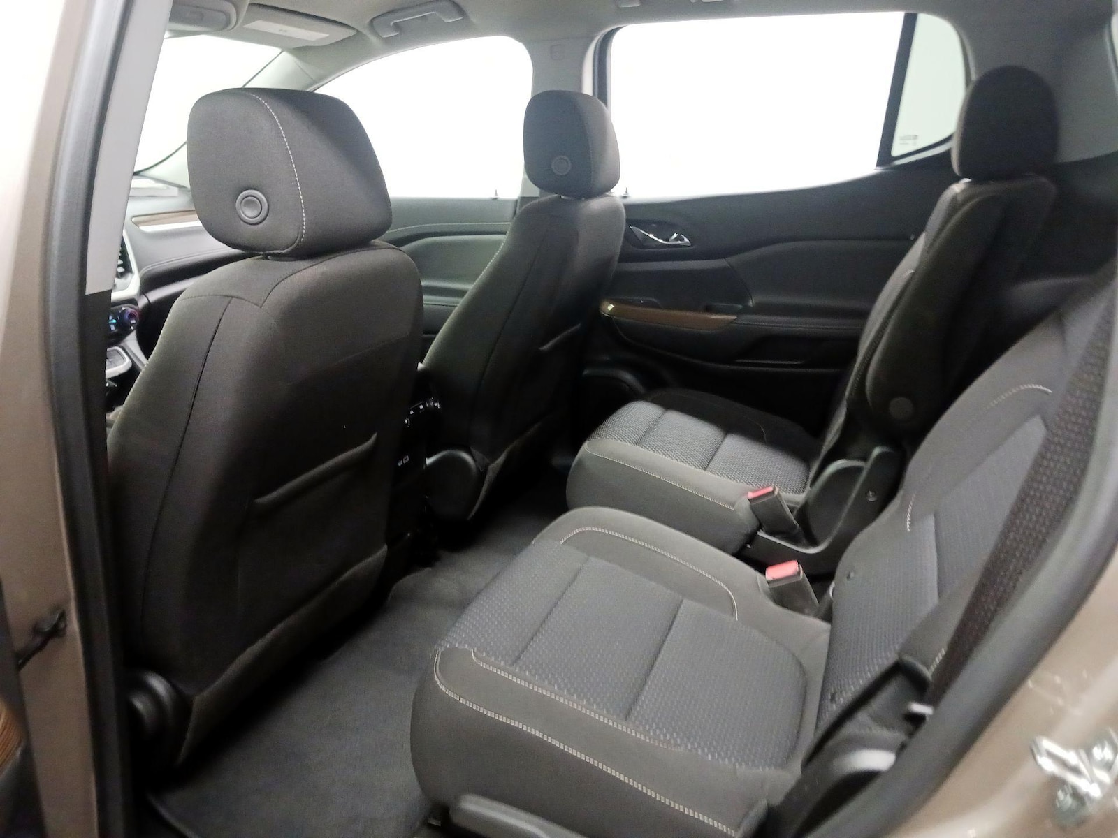 2023 GMC Acadia SLE - Photo 18