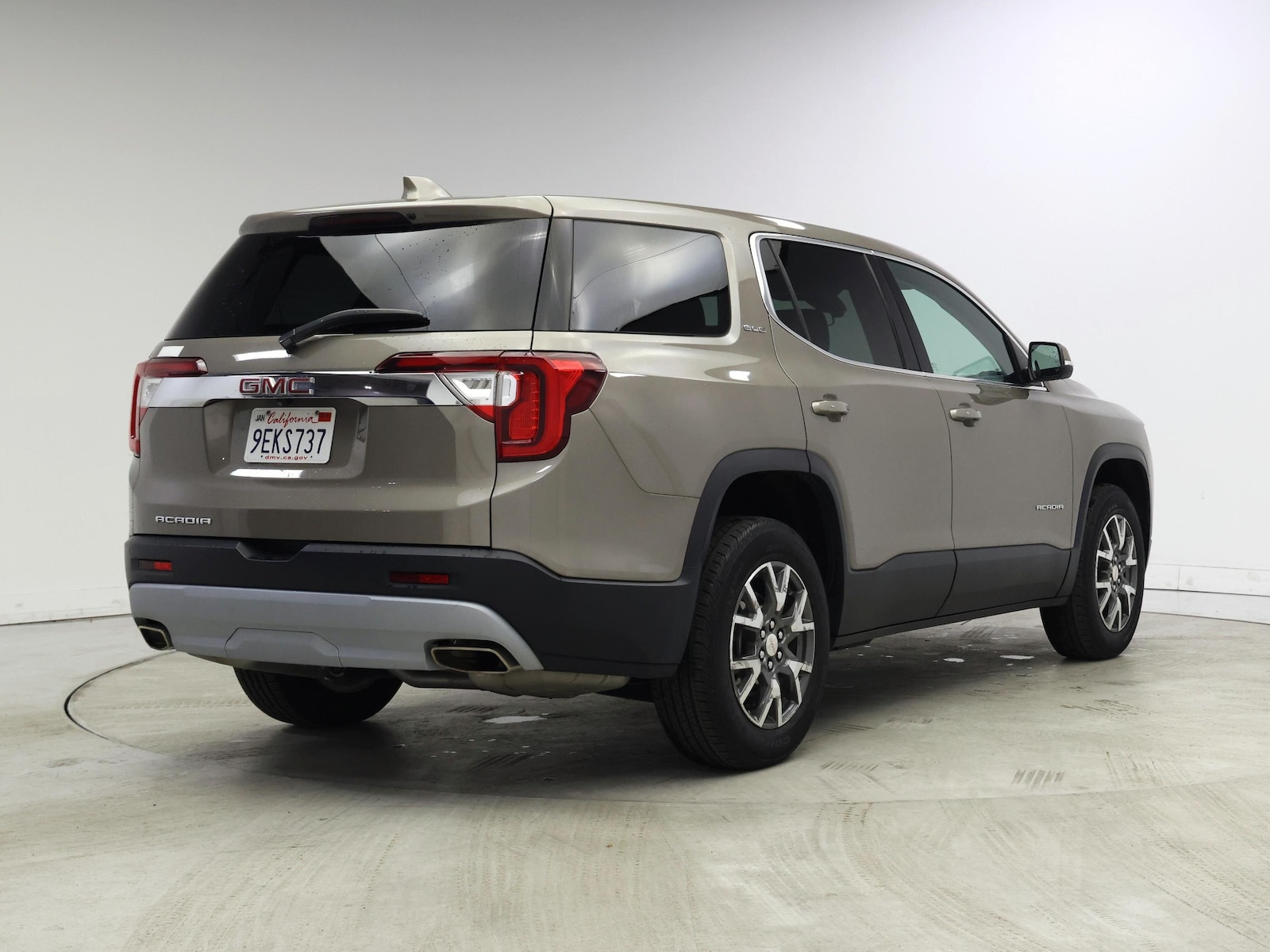 2023 GMC Acadia SLE - Photo 9