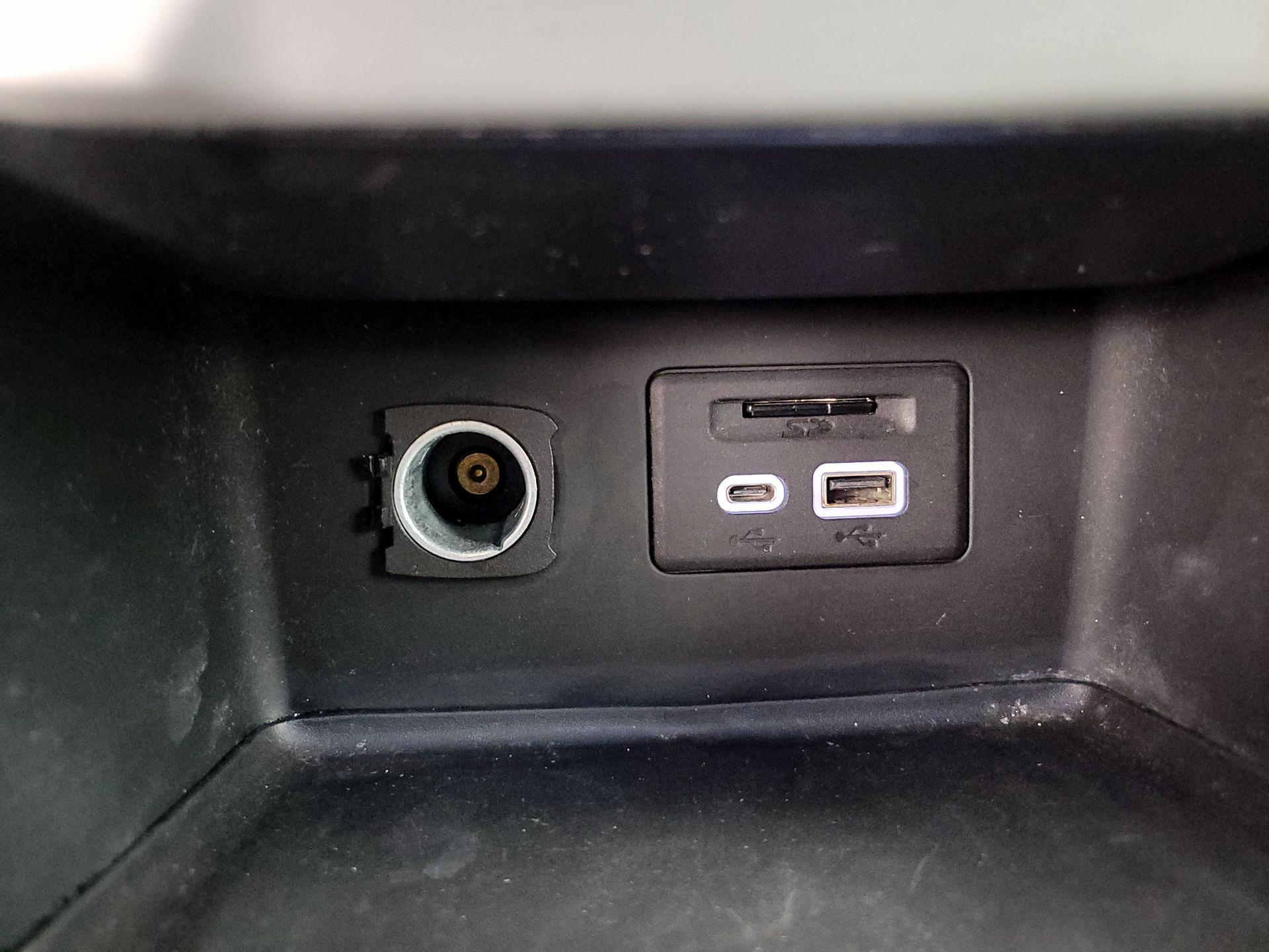 Thumbnail: 2023 GMC Acadia - 18