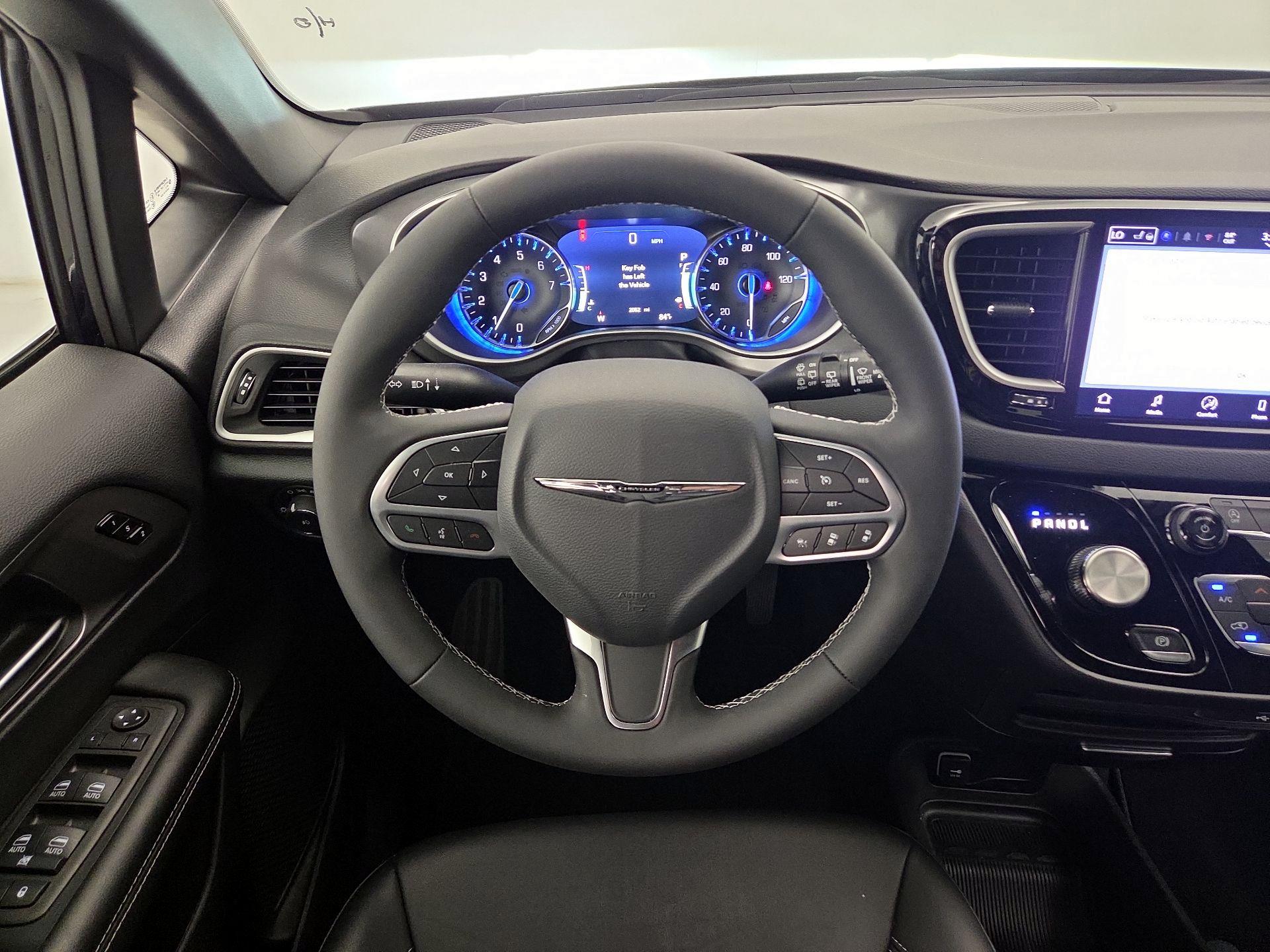 Thumbnail: 2026 Chrysler Pacifica - 10