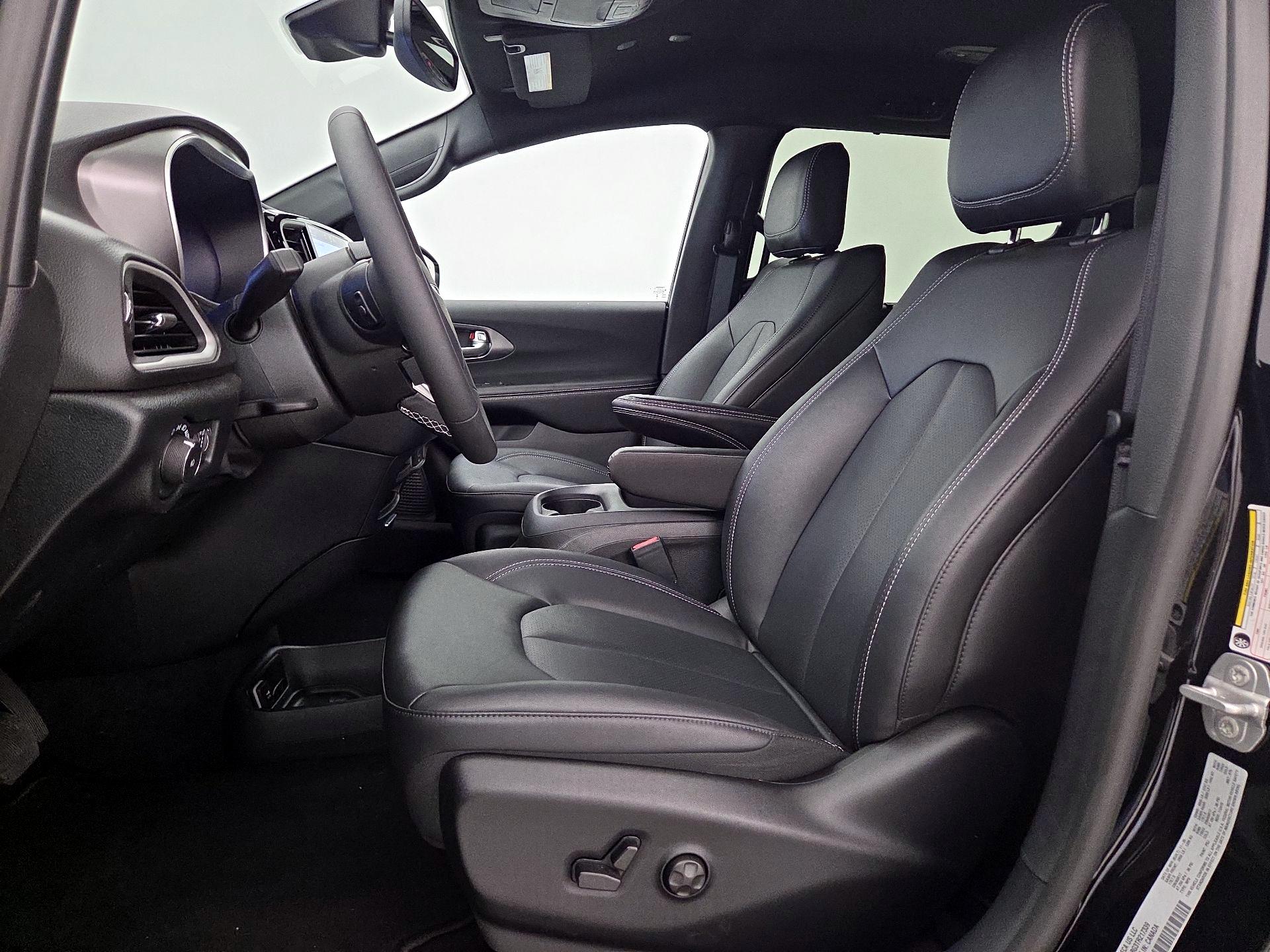 Thumbnail: 2026 Chrysler Pacifica - 11