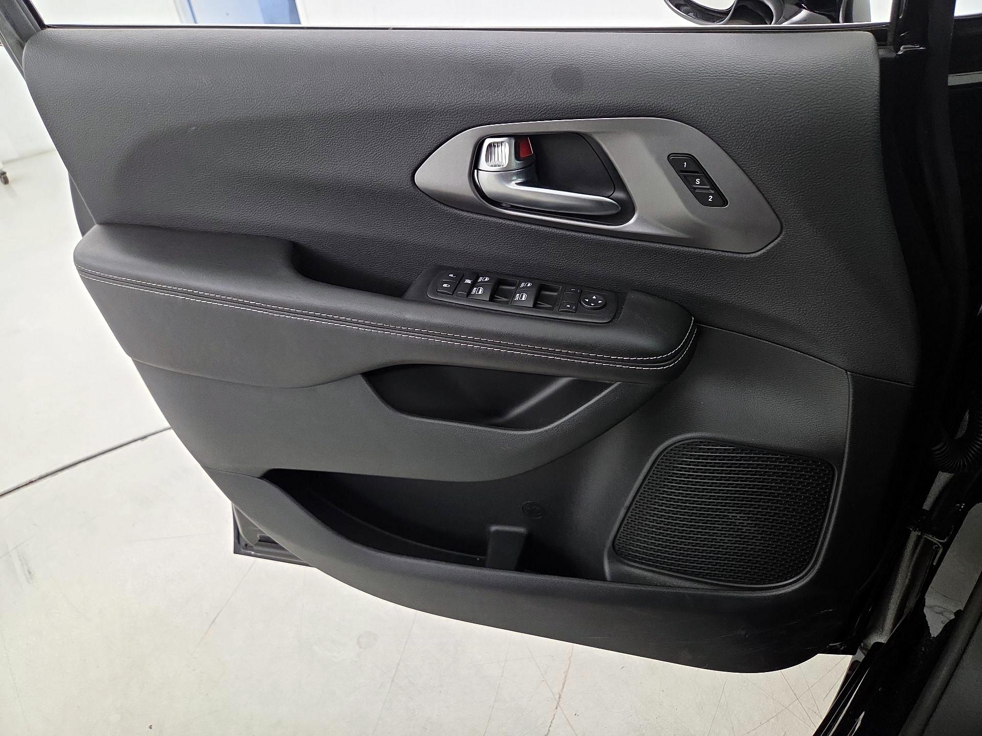 Thumbnail: 2026 Chrysler Pacifica - 12