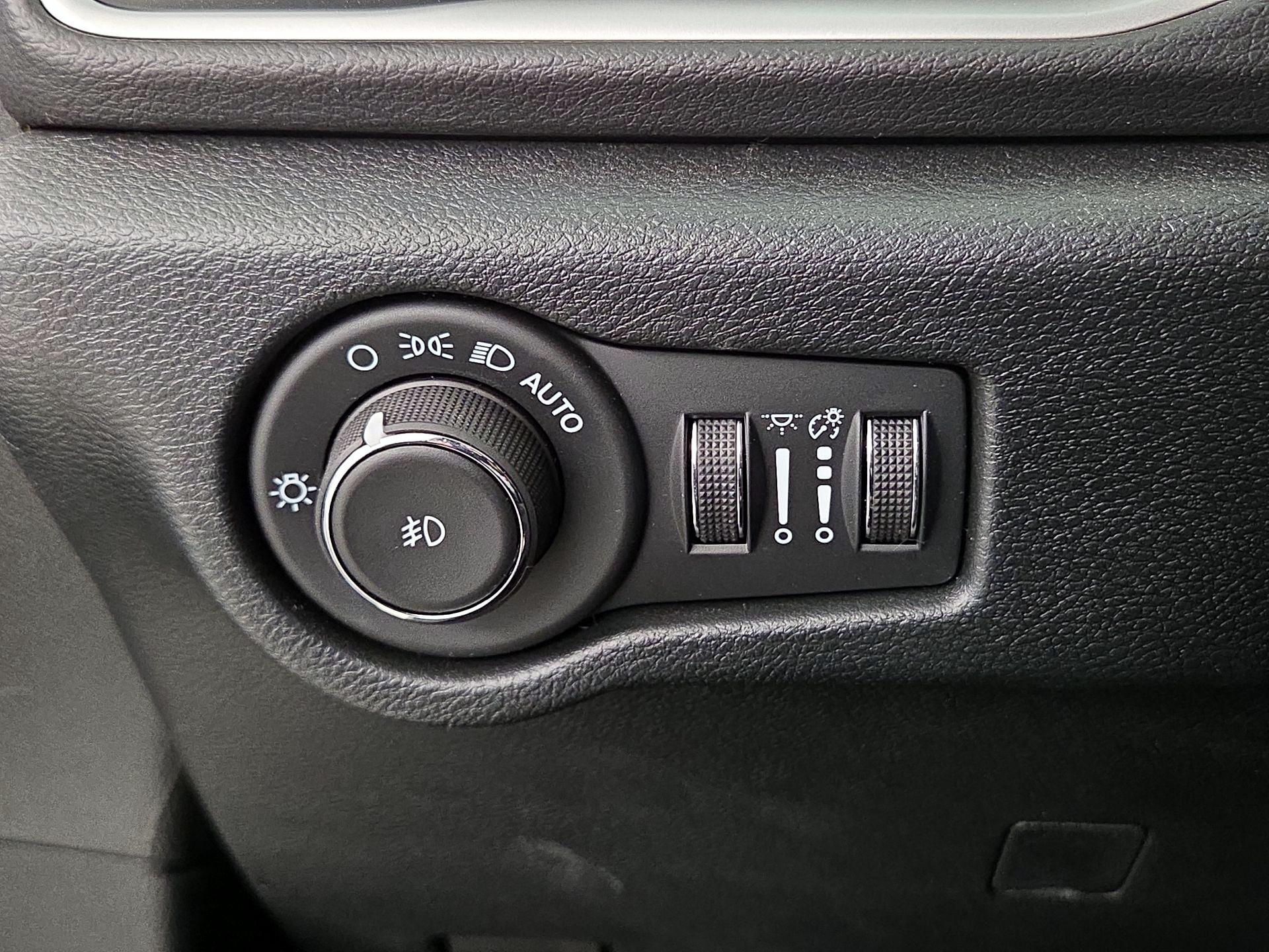 Thumbnail: 2026 Chrysler Pacifica - 13