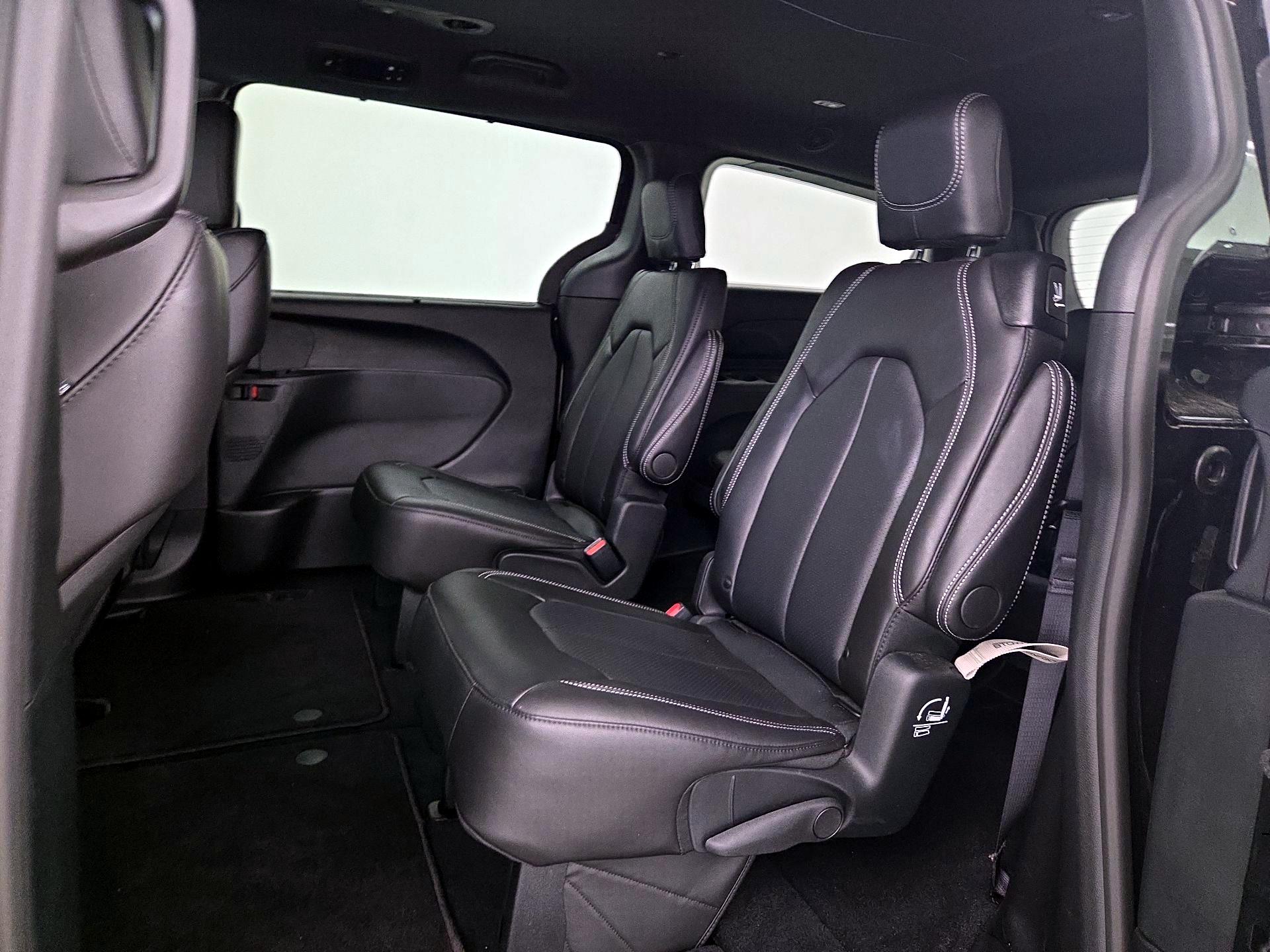 Thumbnail: 2026 Chrysler Pacifica - 19