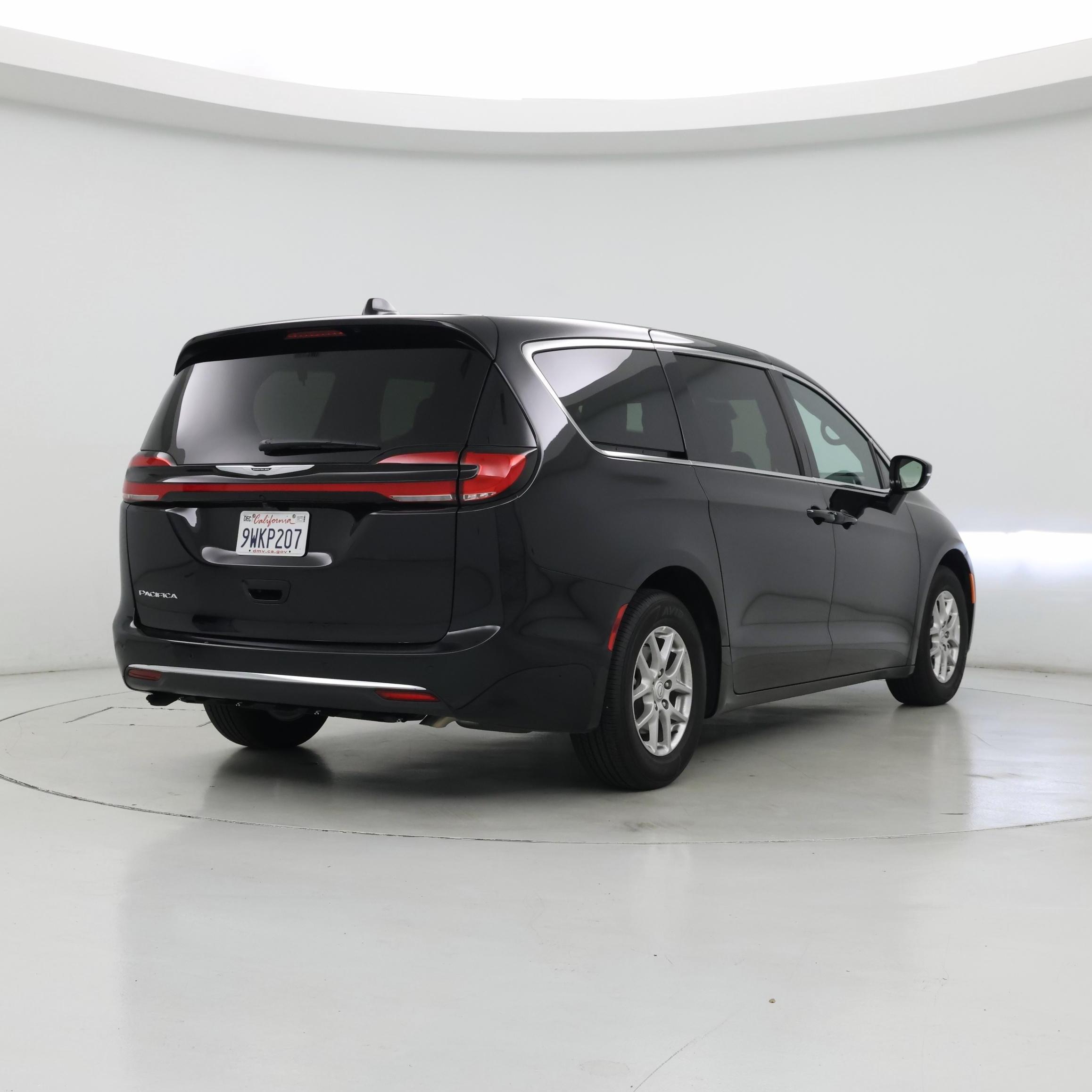 Thumbnail: 2026 Chrysler Pacifica - 8