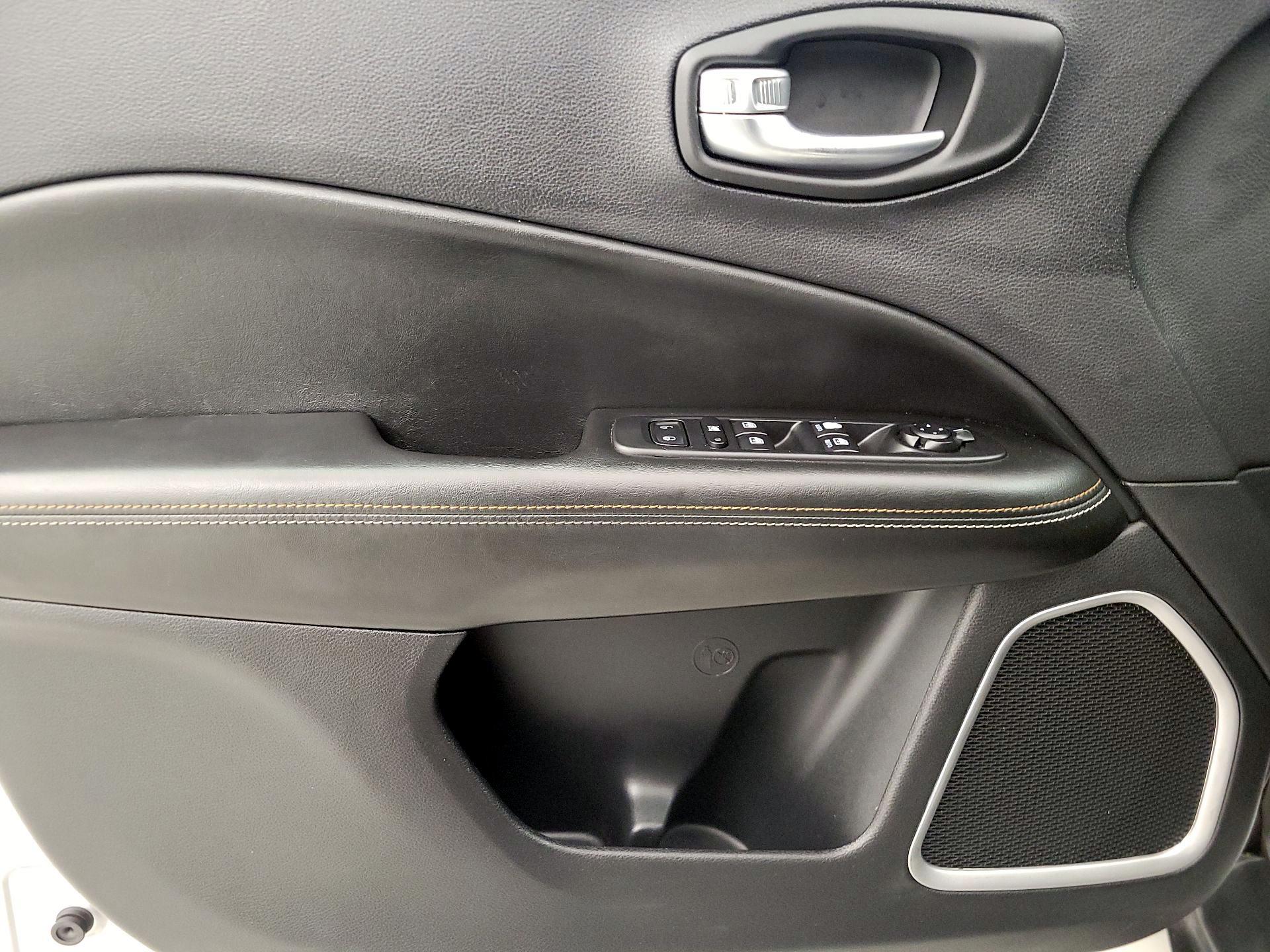 Thumbnail: 2020 Jeep Compass - 12